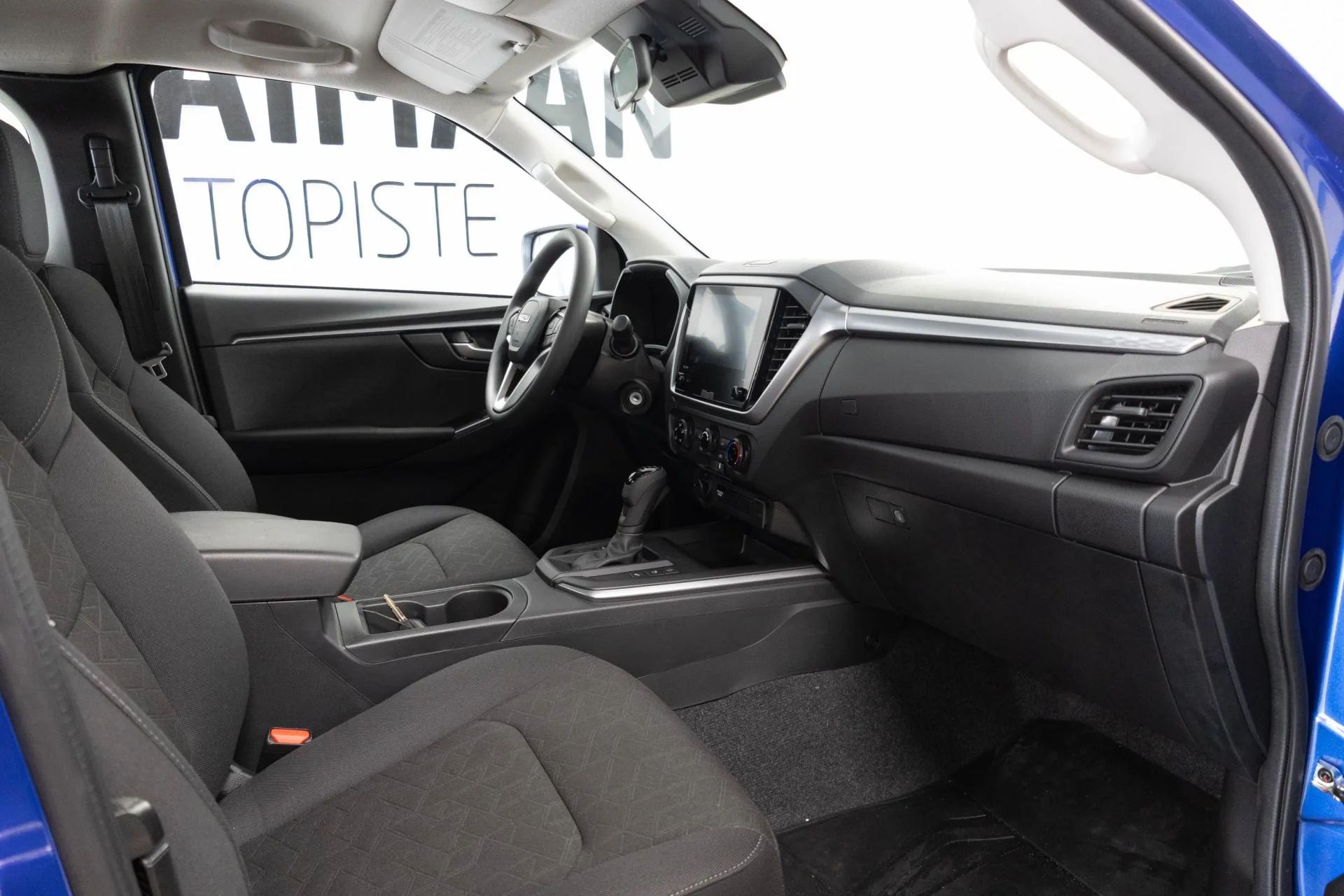 Myydään Isuzu D-Max 2025 9