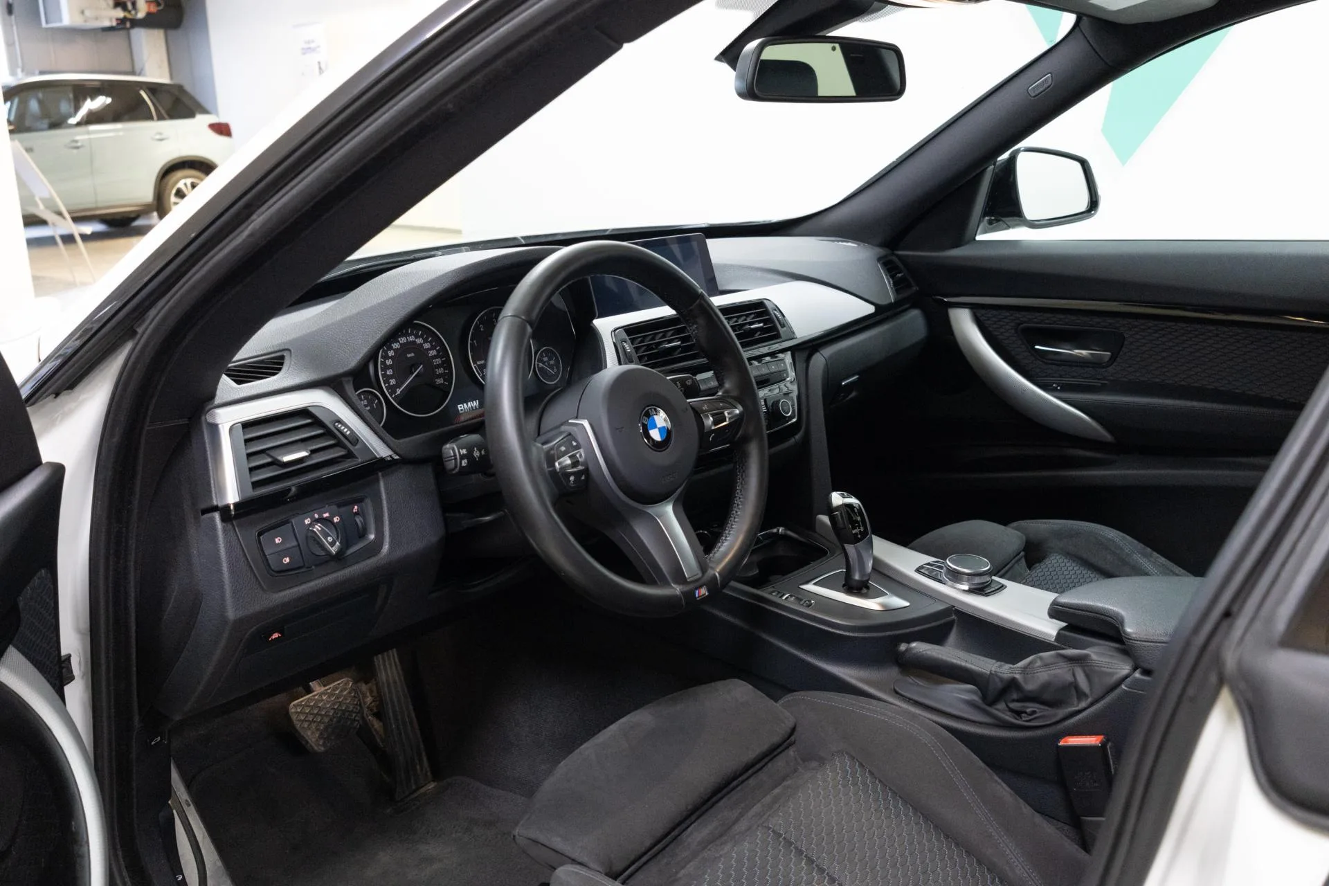 Myydään BMW 320 Gran Turismo 2017 7