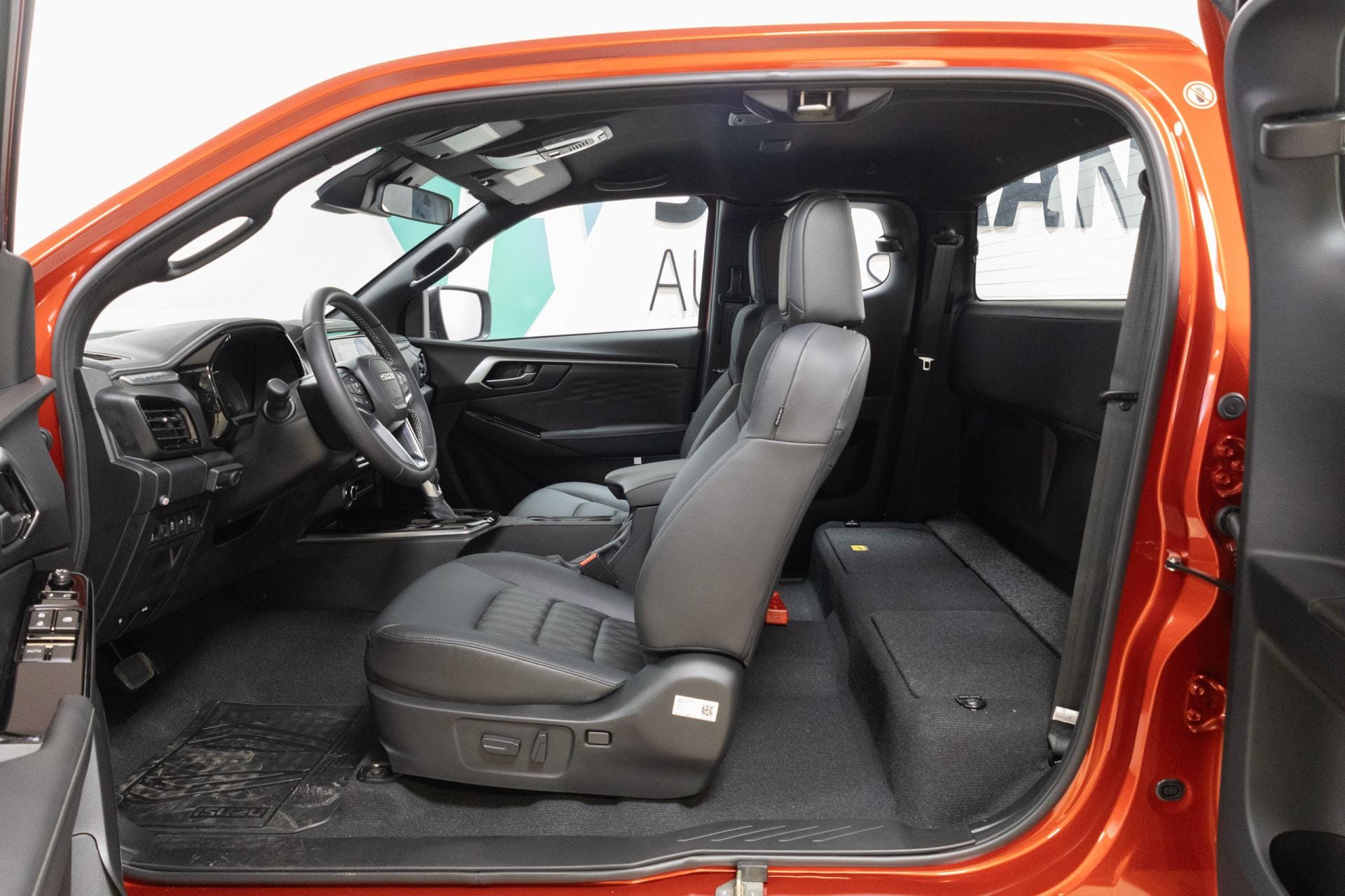 Myydään Isuzu D-Max 2025 14