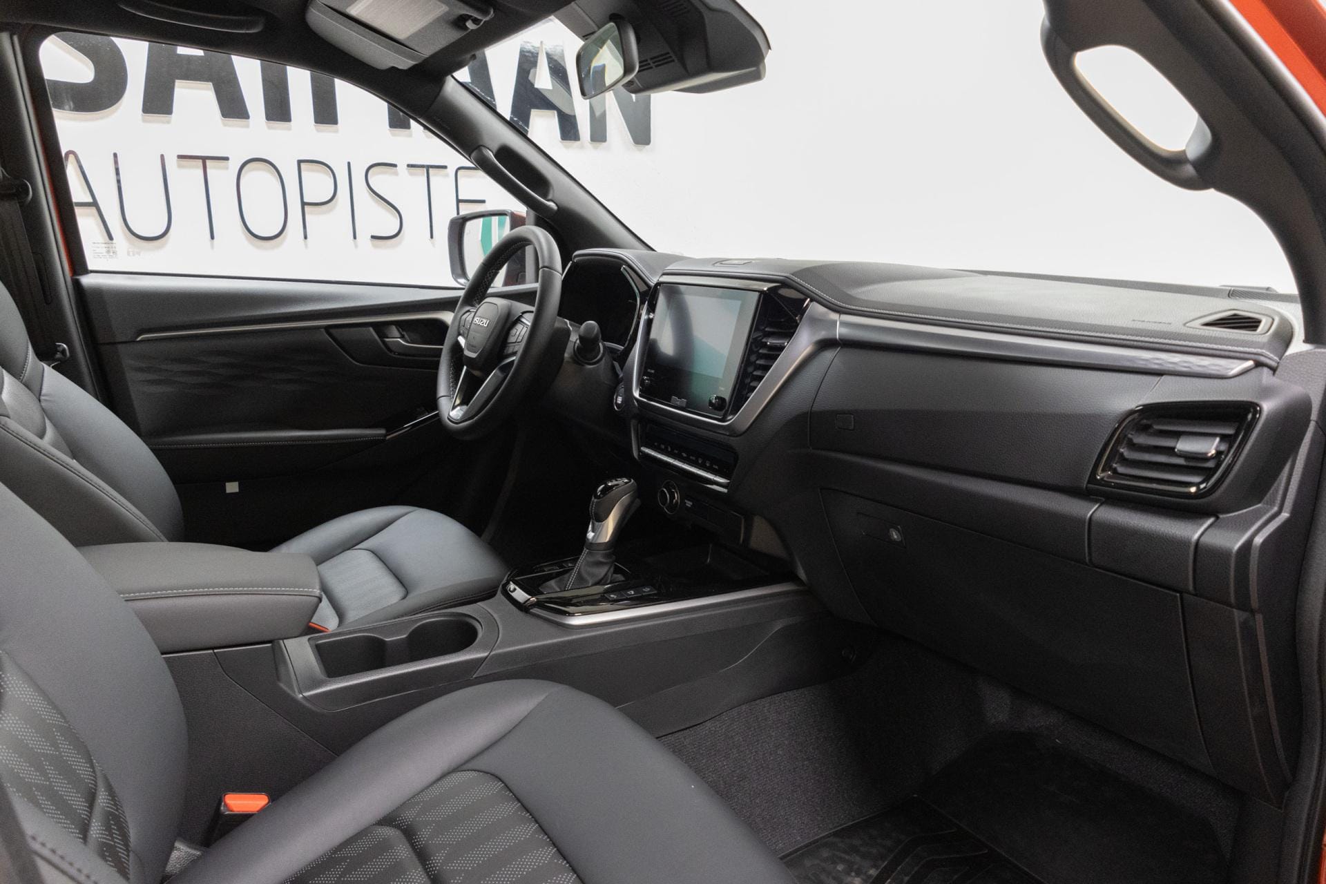 Myydään Isuzu D-Max 2025 13