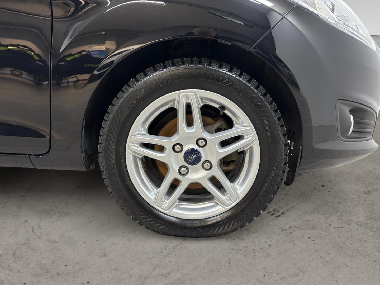 Myydään Ford Fiesta 2015 7