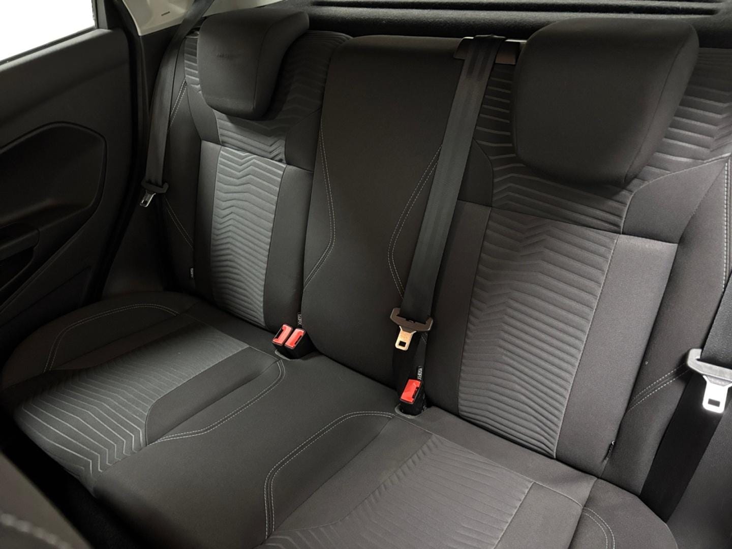 Myydään Ford Fiesta 2015 13