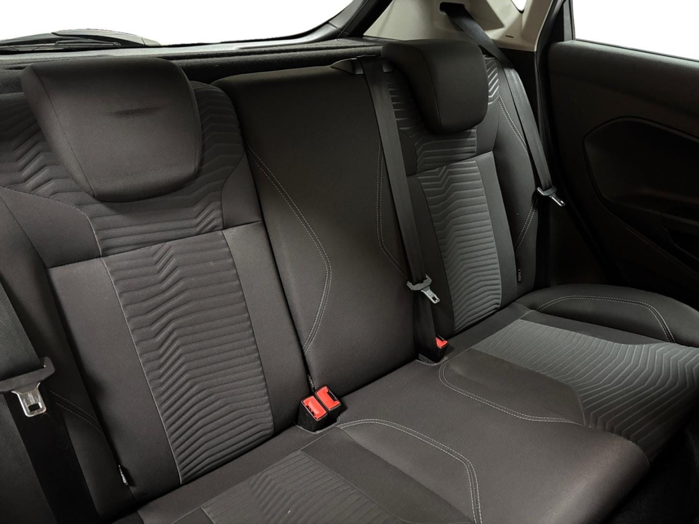 Myydään Ford Fiesta 2015 15