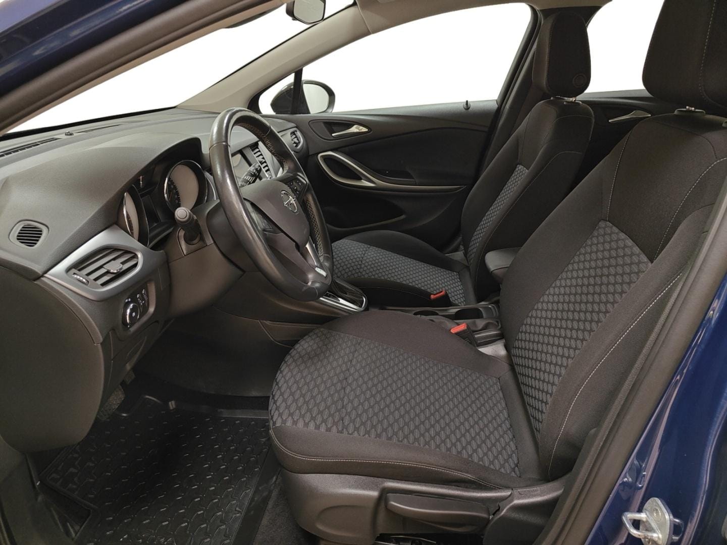 Myydään Opel Astra 2022 10