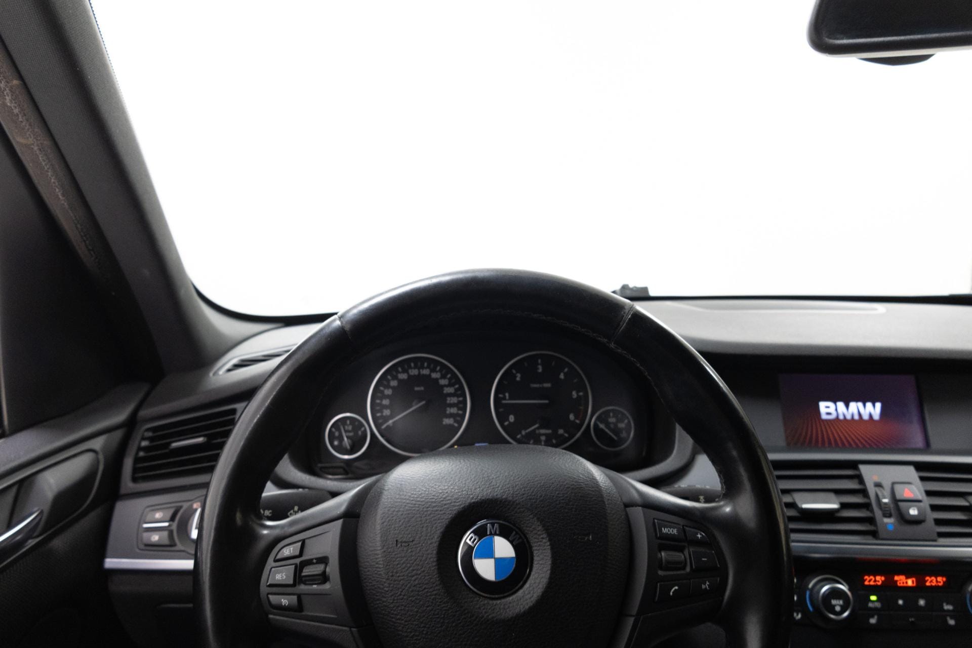 Myydään BMW X3 2011 14