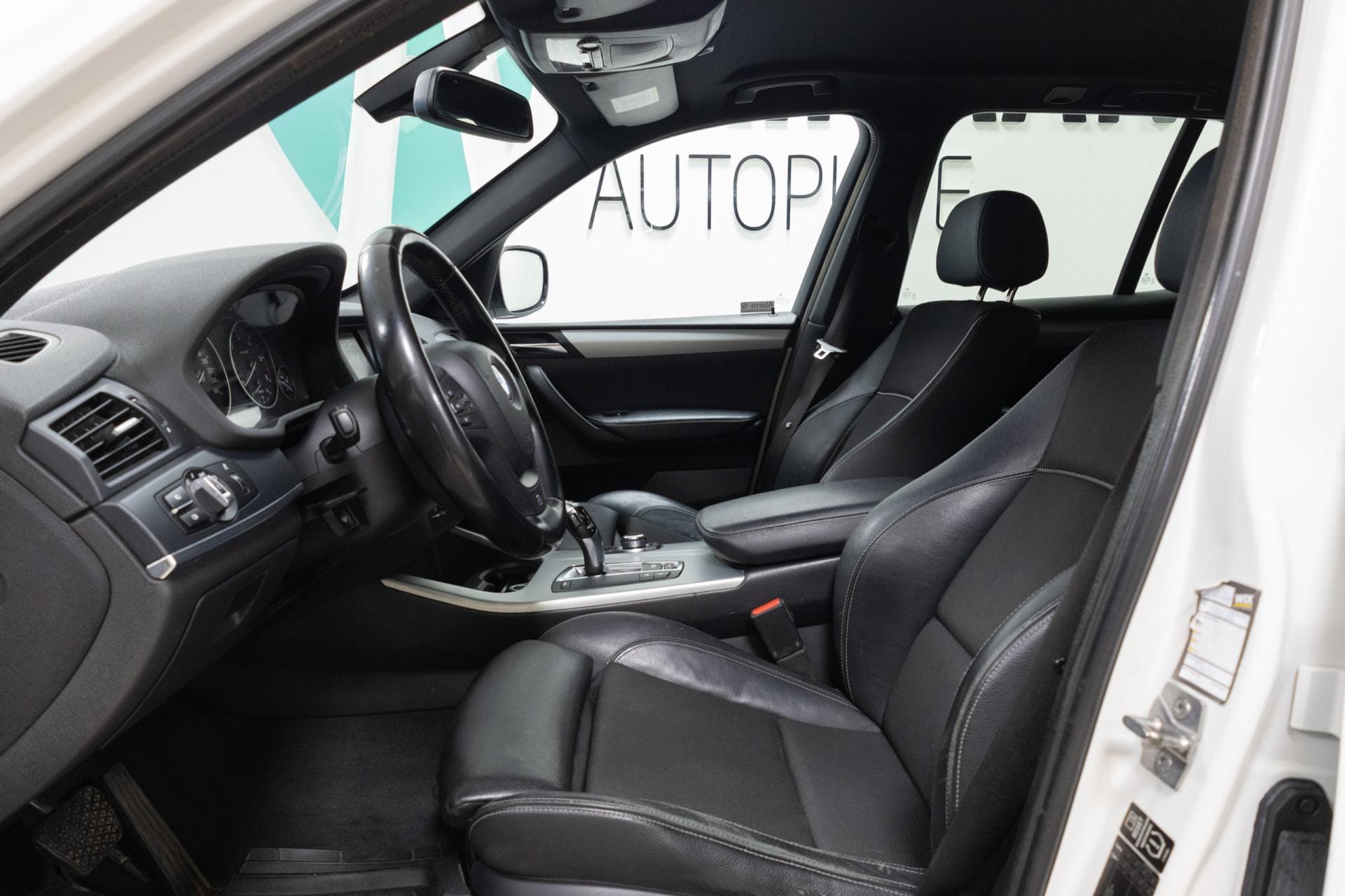 Myydään BMW X3 2011 10