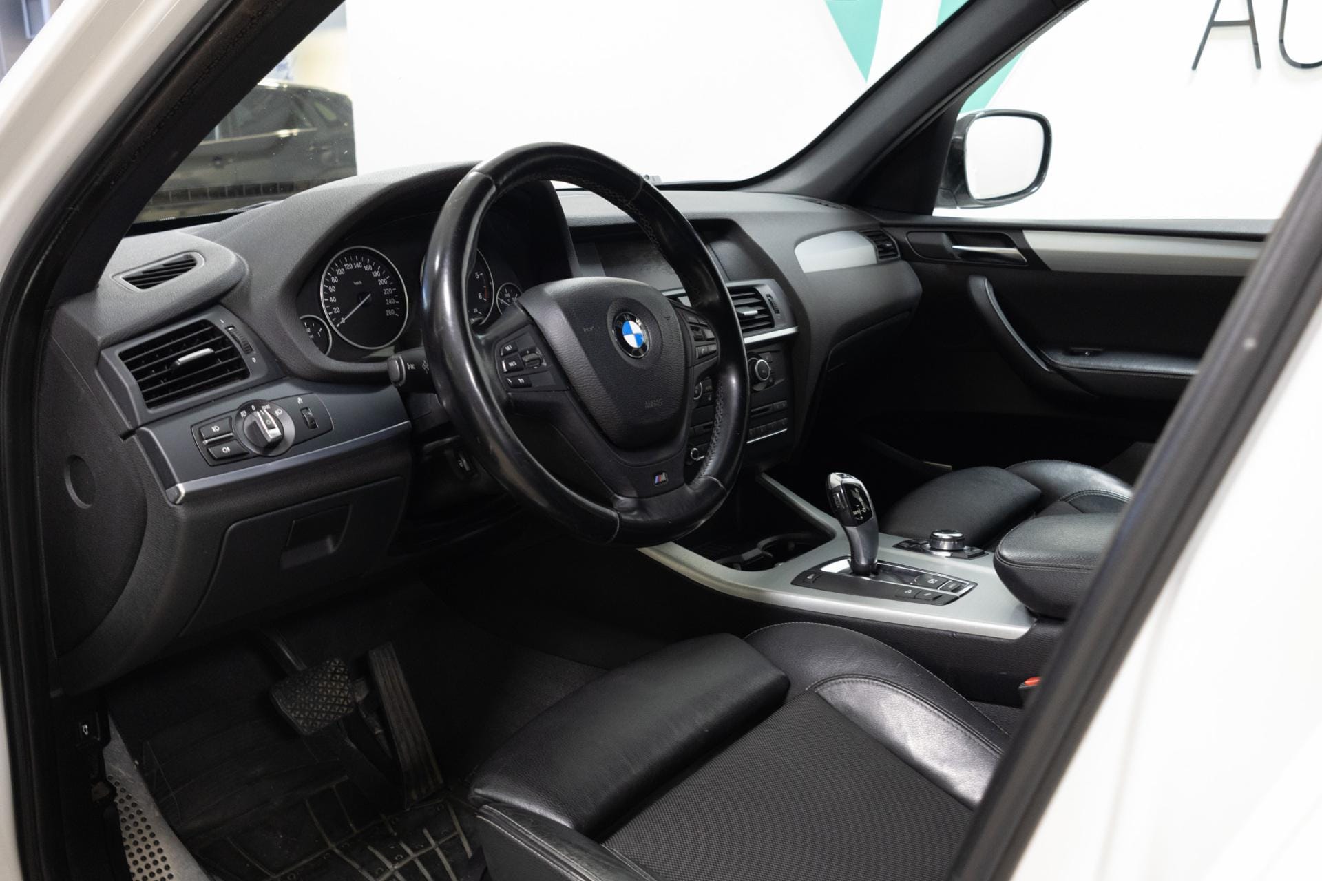 Myydään BMW X3 2011 9