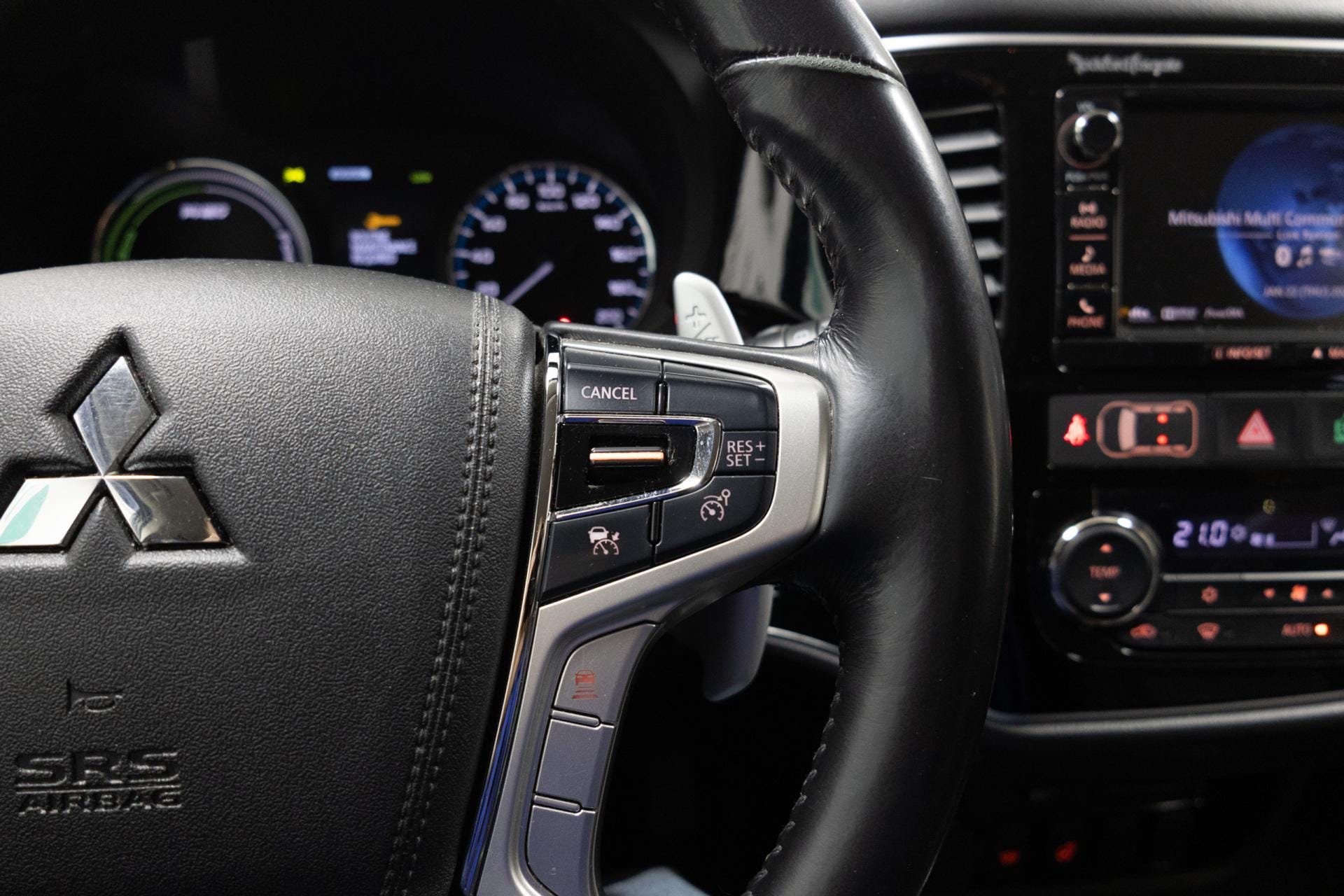 Myydään Mitsubishi Outlander PHEV 2017 18