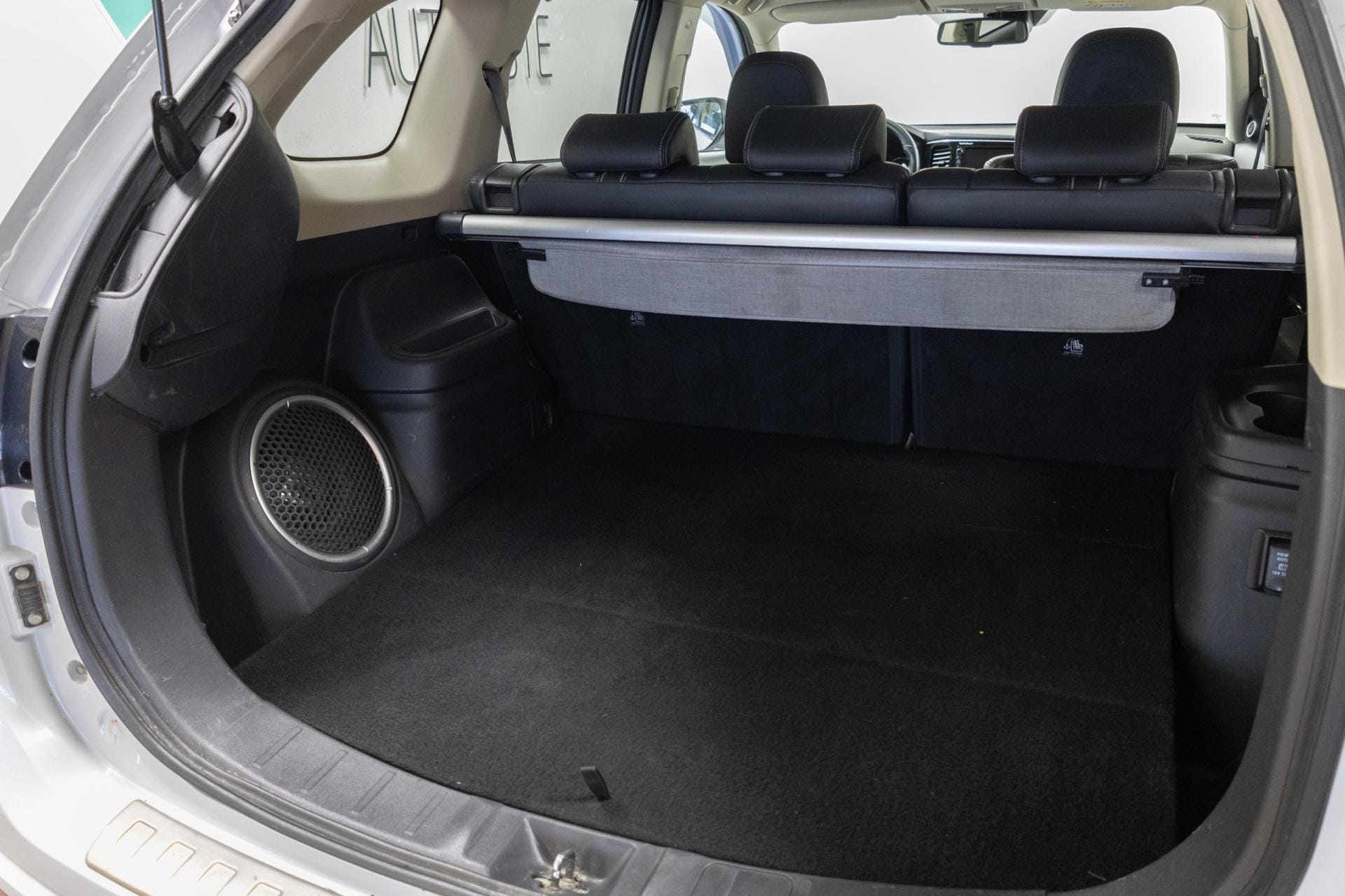 Myydään Mitsubishi Outlander PHEV 2017 19