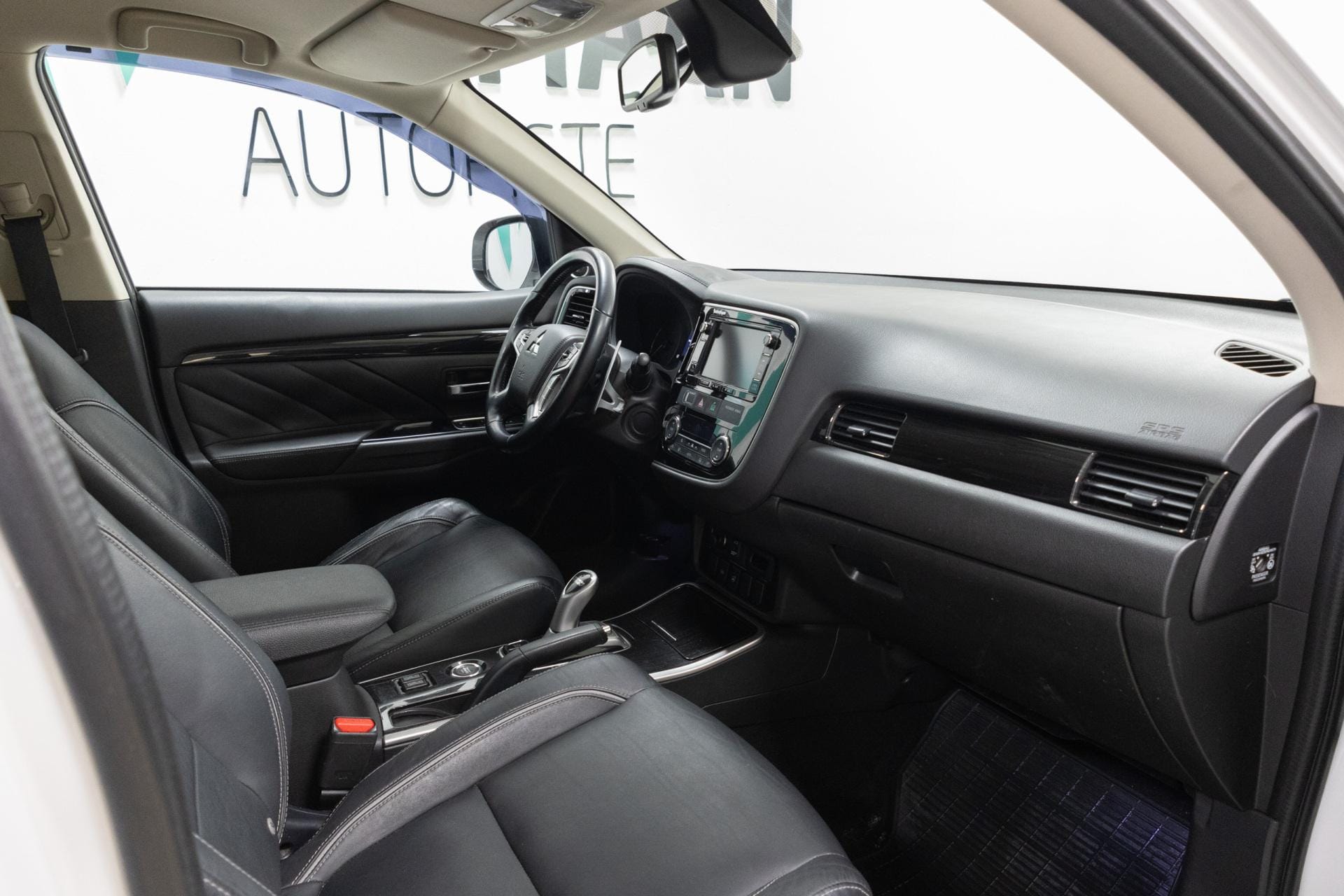 Myydään Mitsubishi Outlander PHEV 2017 12