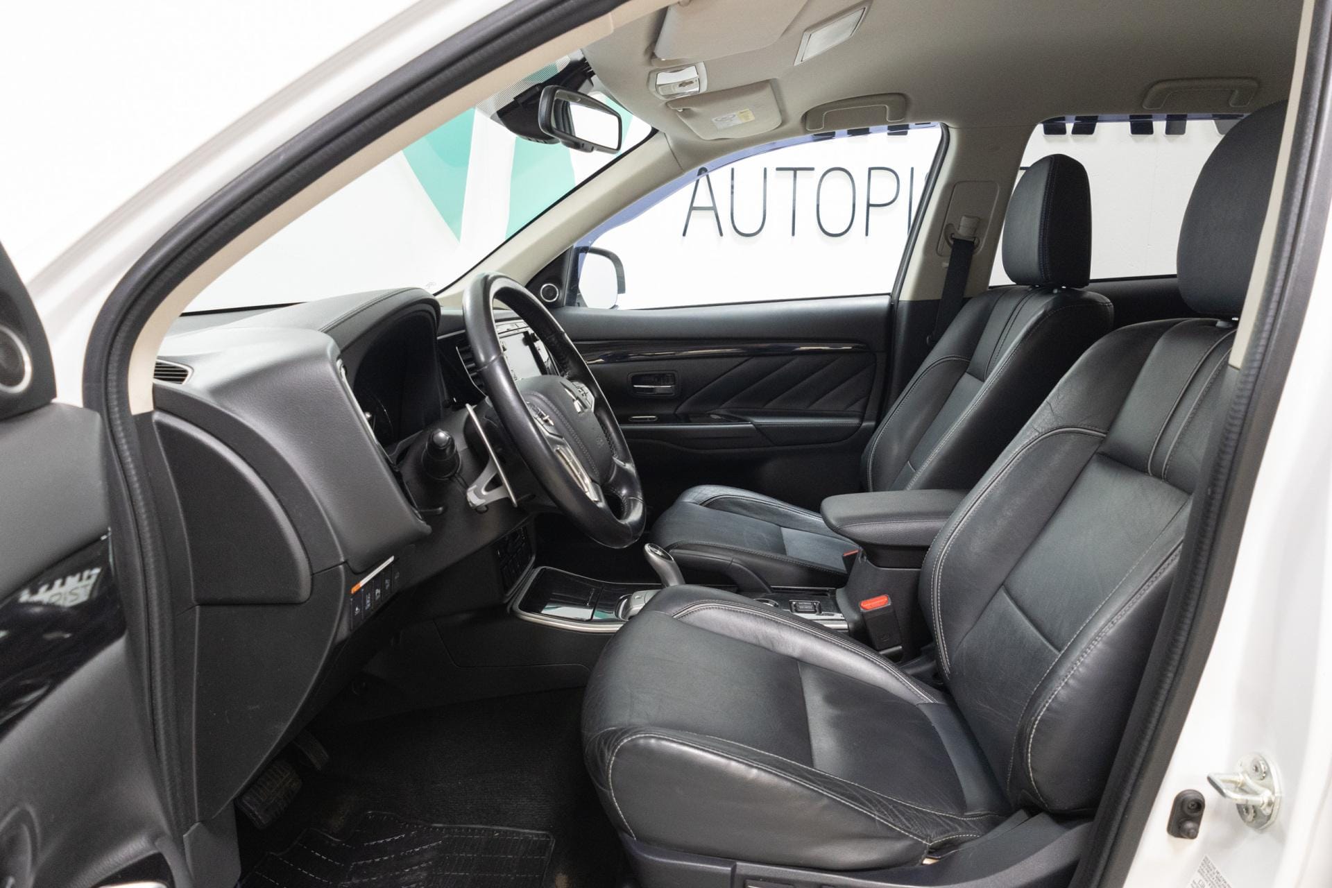 Myydään Mitsubishi Outlander PHEV 2017 9