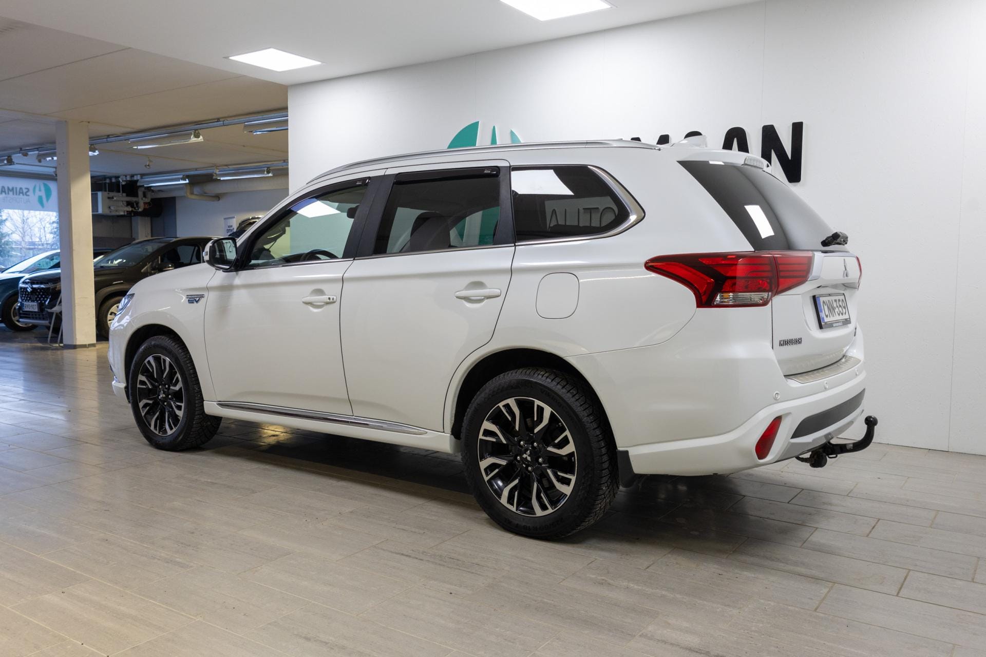 Myydään Mitsubishi Outlander PHEV 2017 2