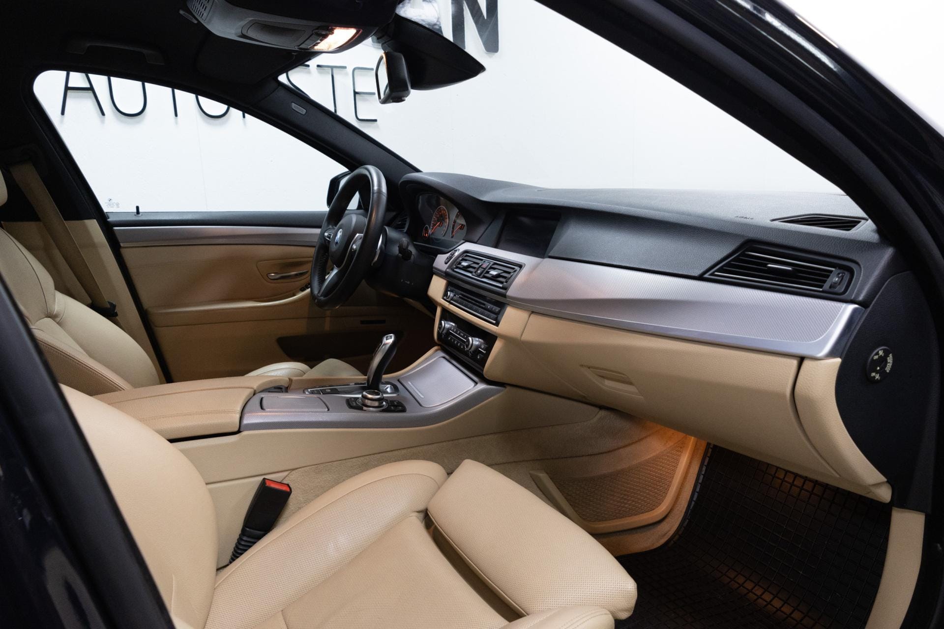 Myydään BMW 530 2012 11