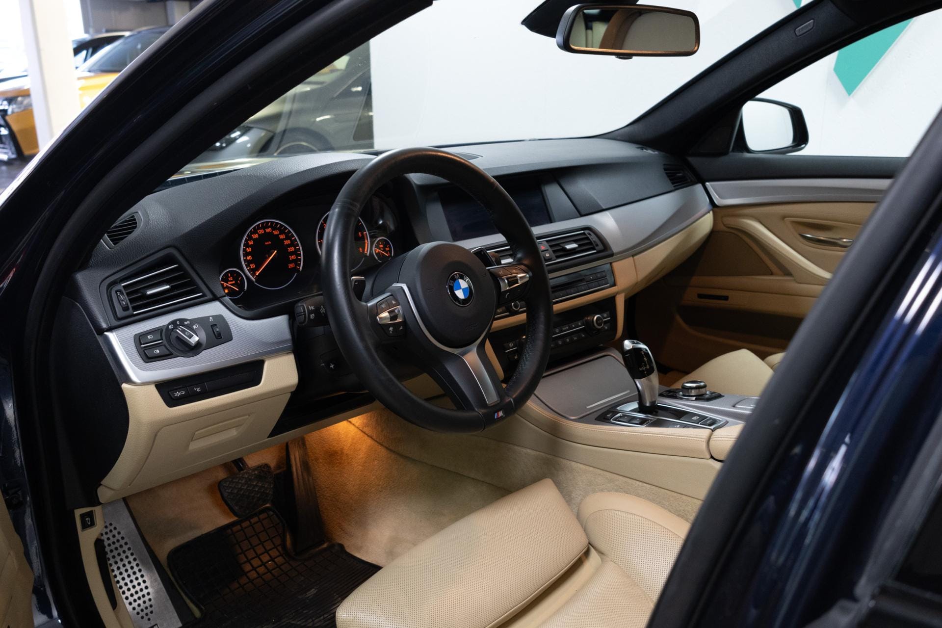 Myydään BMW 530 2012 6