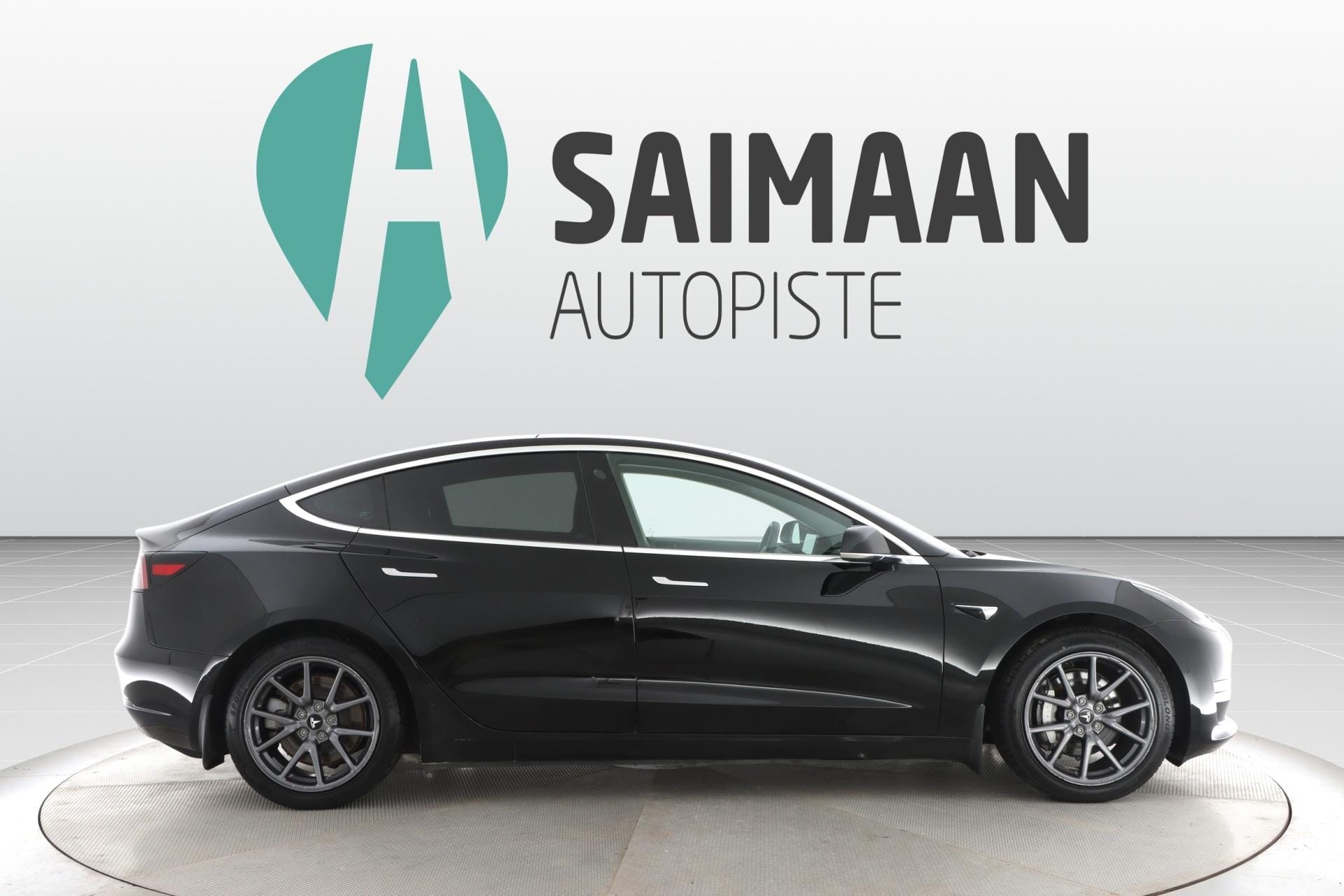 Myydään Tesla Model 3 2019 6