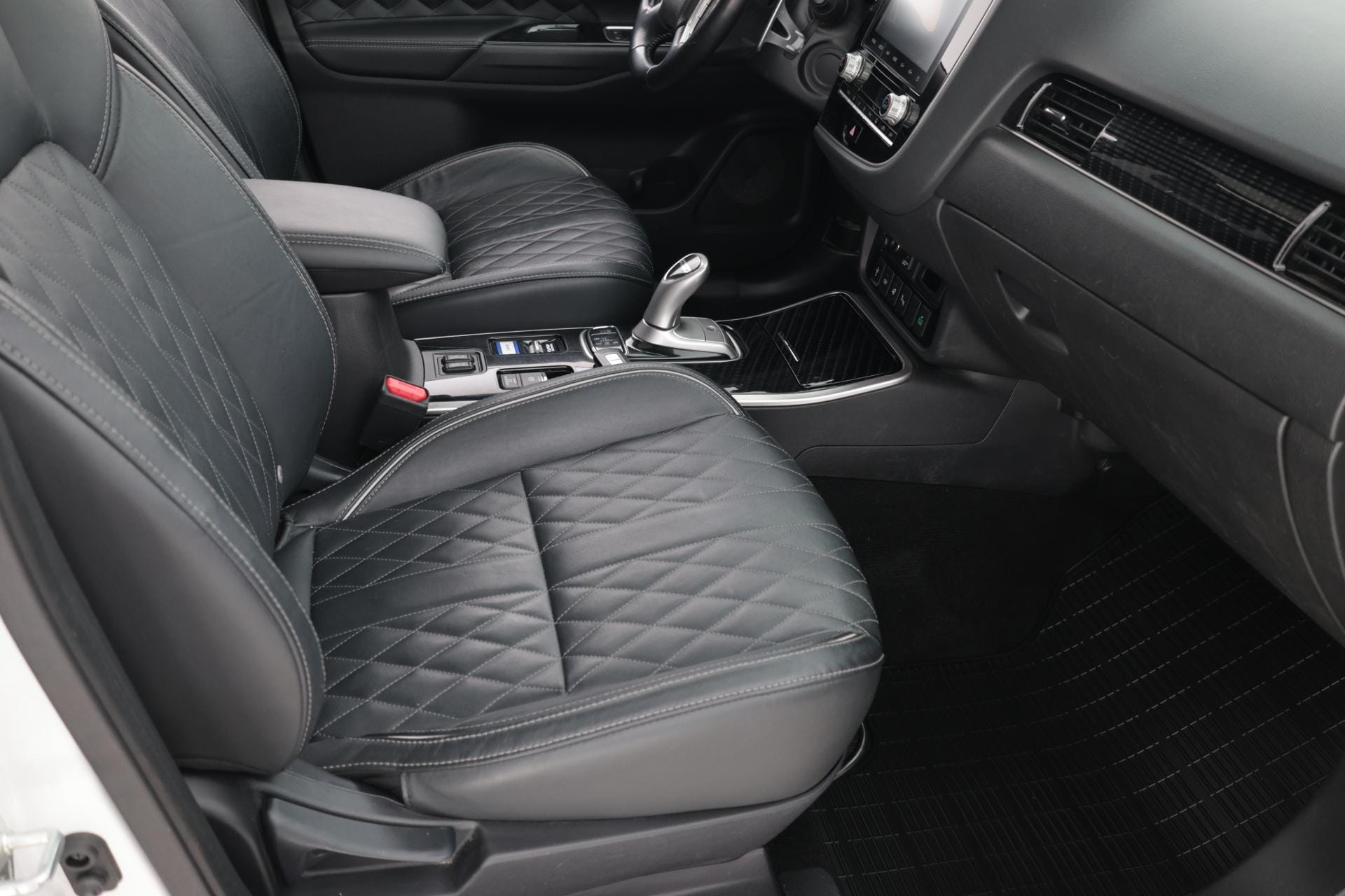 Myydään Mitsubishi Outlander PHEV 2020 14