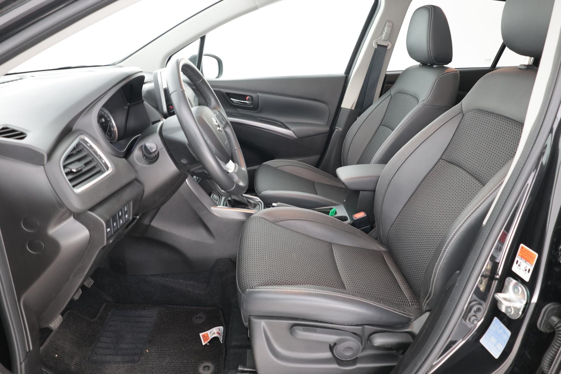 Myydään Suzuki S-cross 2023 10