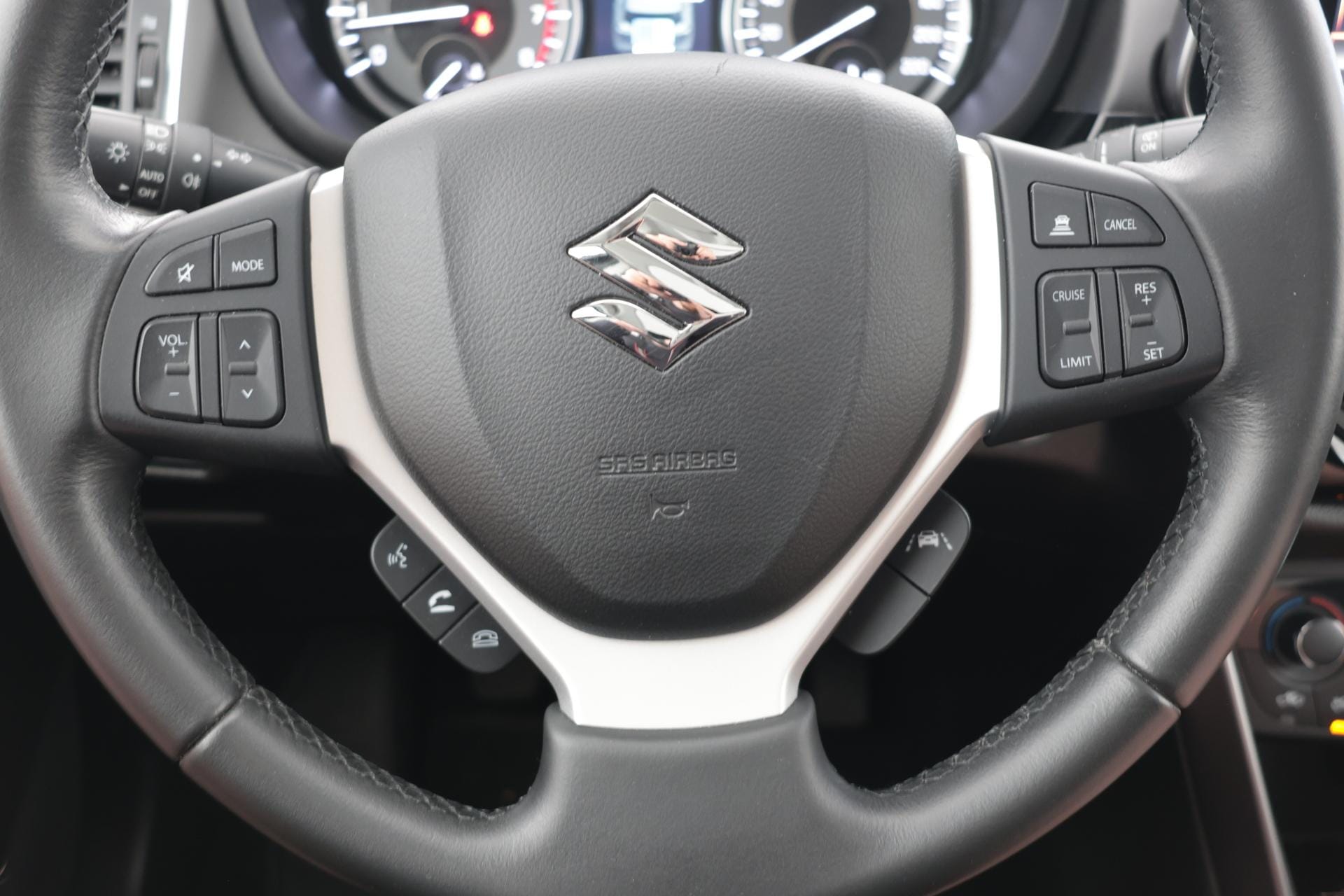 Myydään Suzuki S-cross 2023 19
