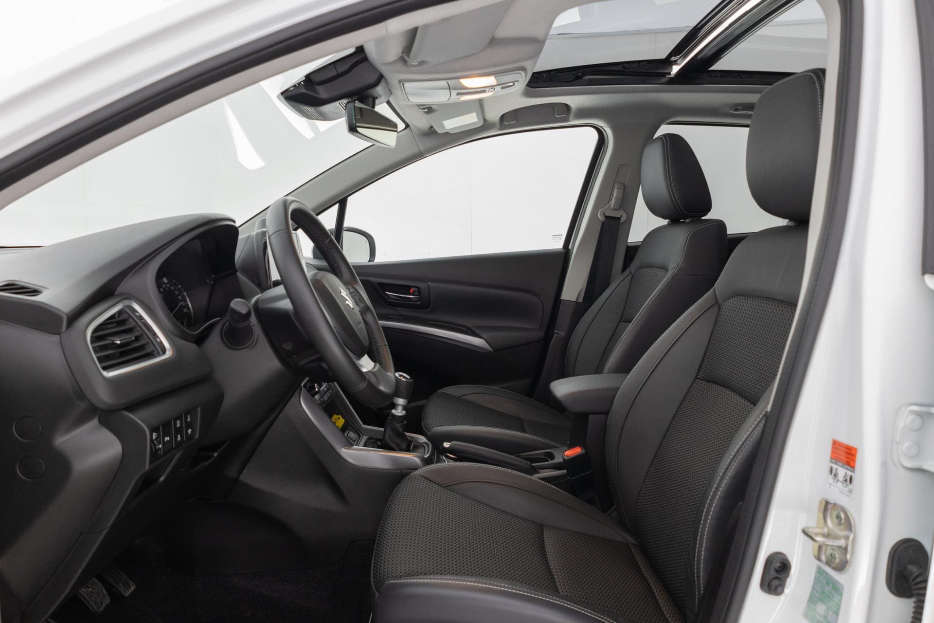 Myydään Suzuki S-cross 2025 11
