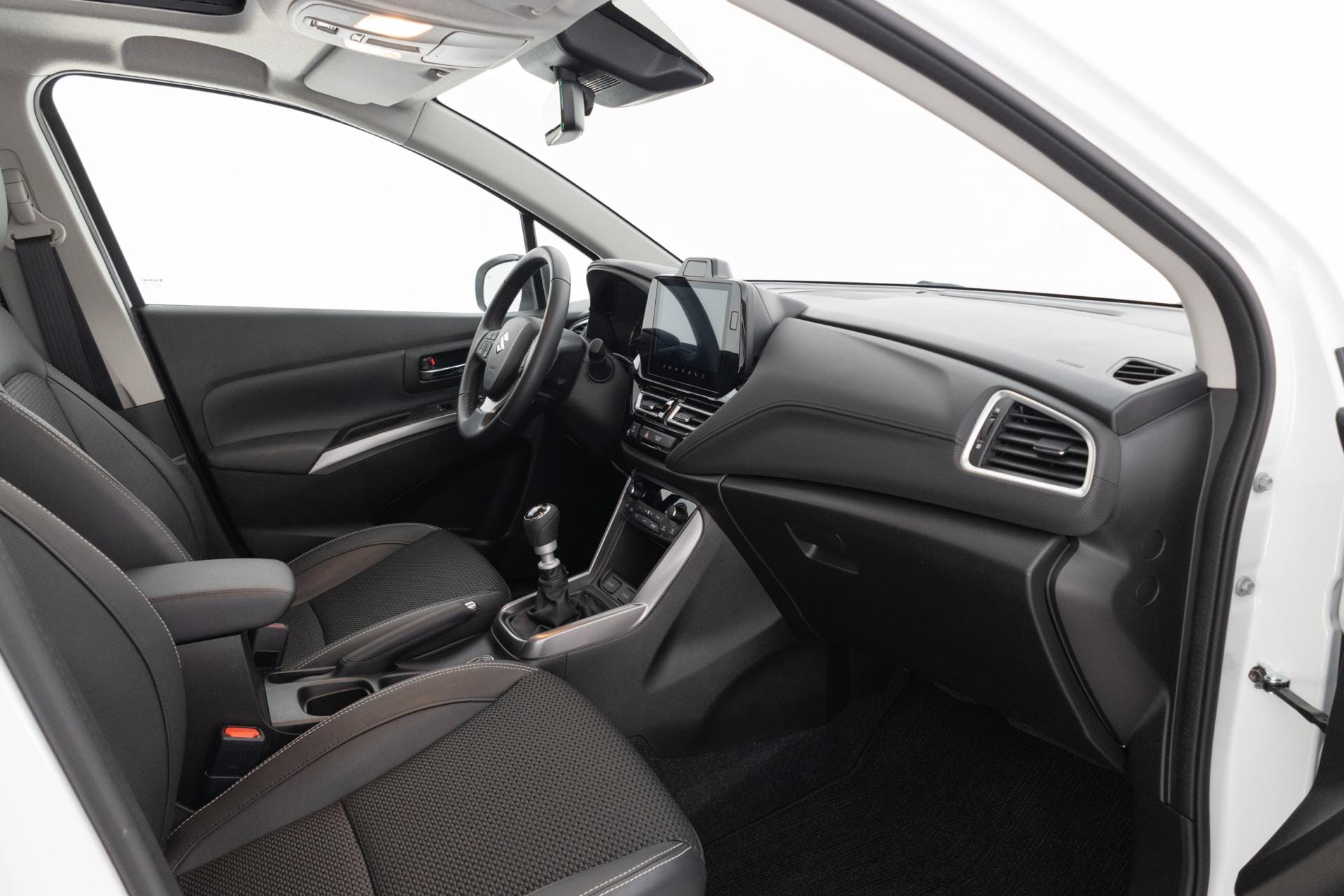 Myydään Suzuki S-cross 2025 13