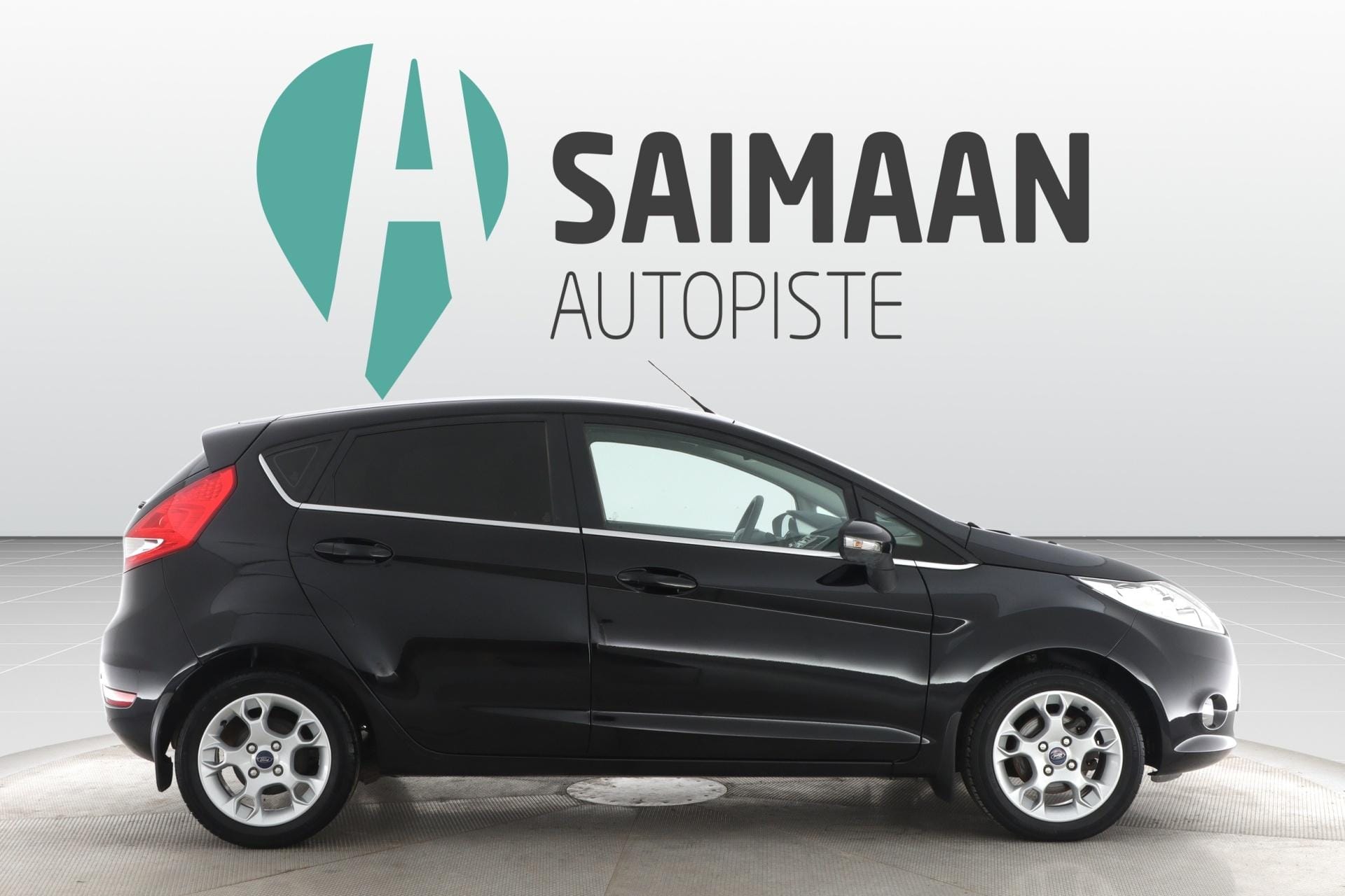 Myydään Ford Fiesta 2012 6