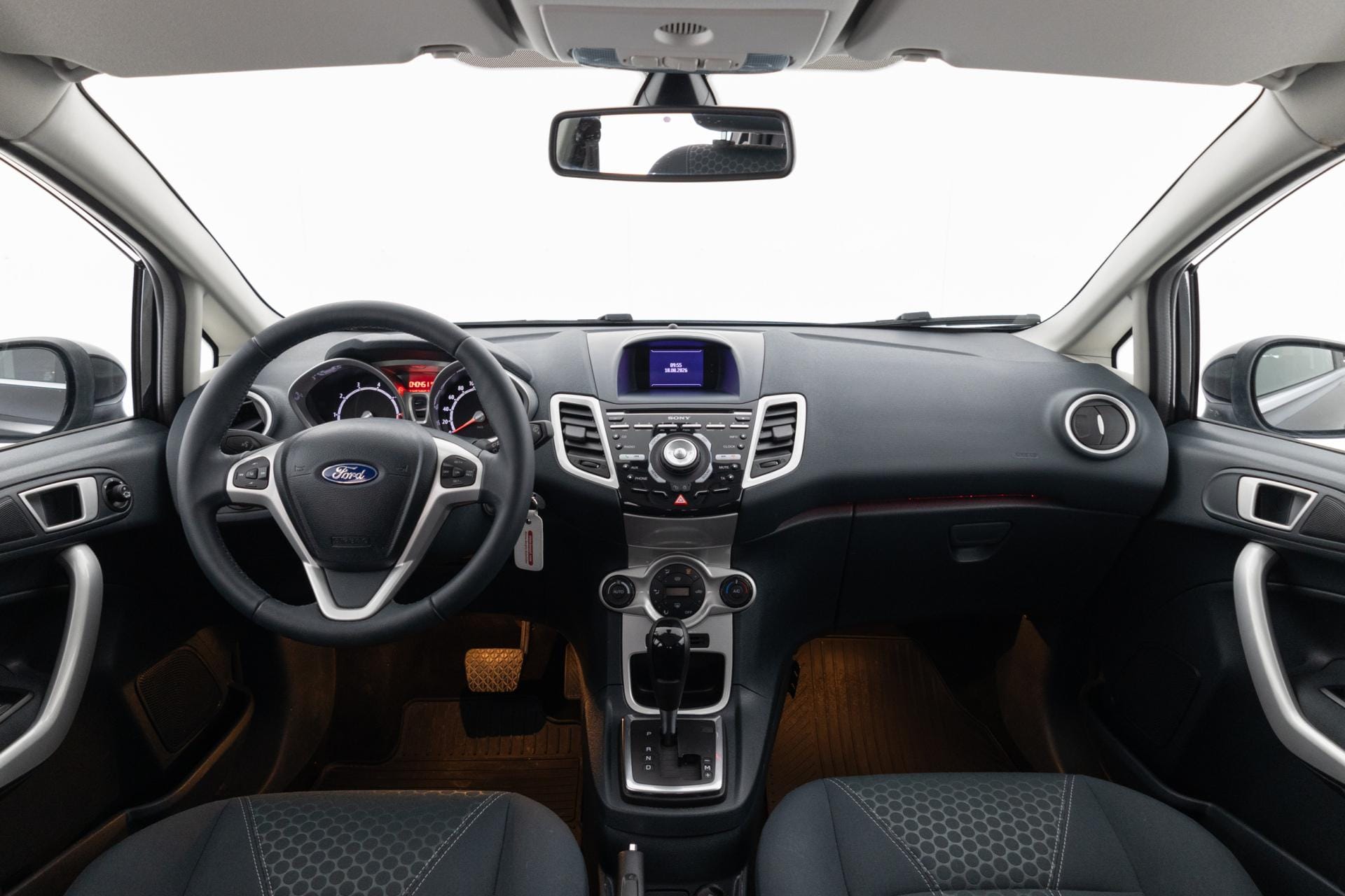 Myydään Ford Fiesta 2012 12