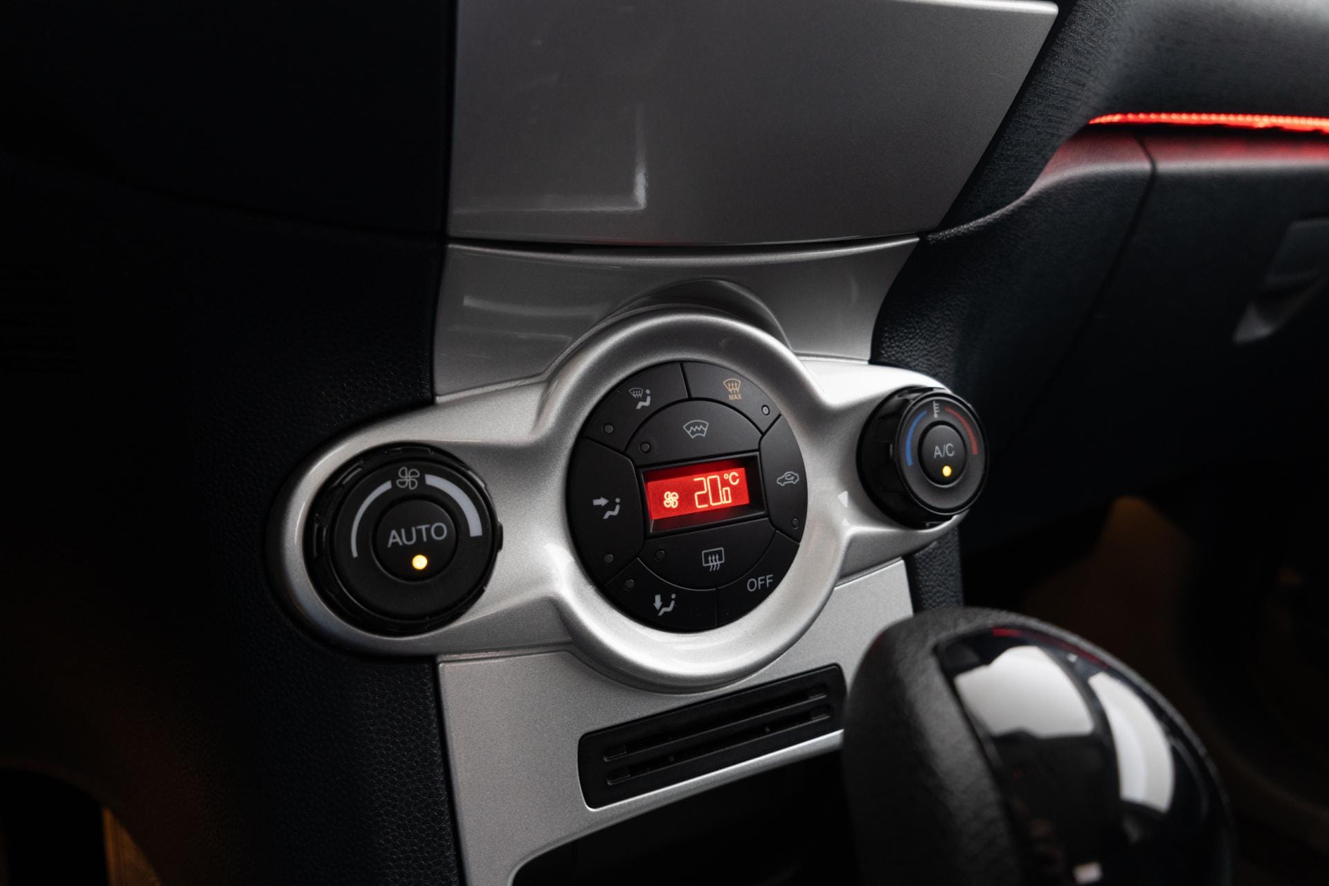 Myydään Ford Fiesta 2012 15