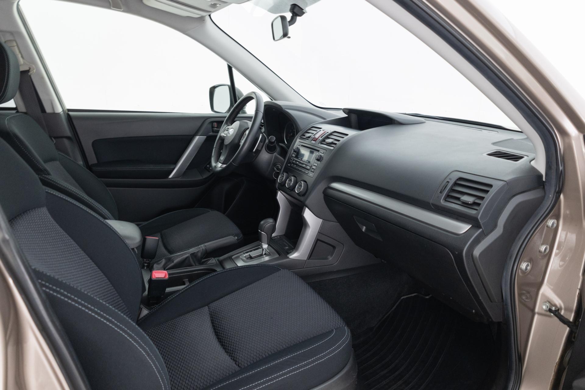Myydään Subaru Forester 2014 14