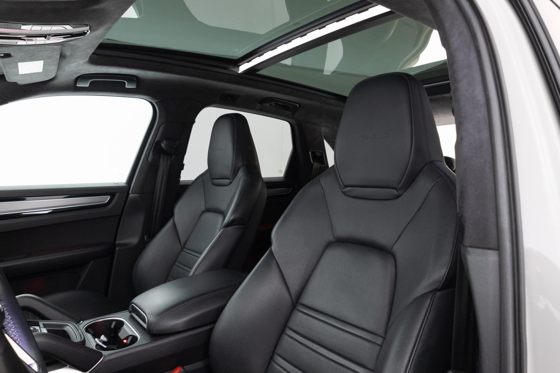 Myydään Porsche Cayenne 2020 15
