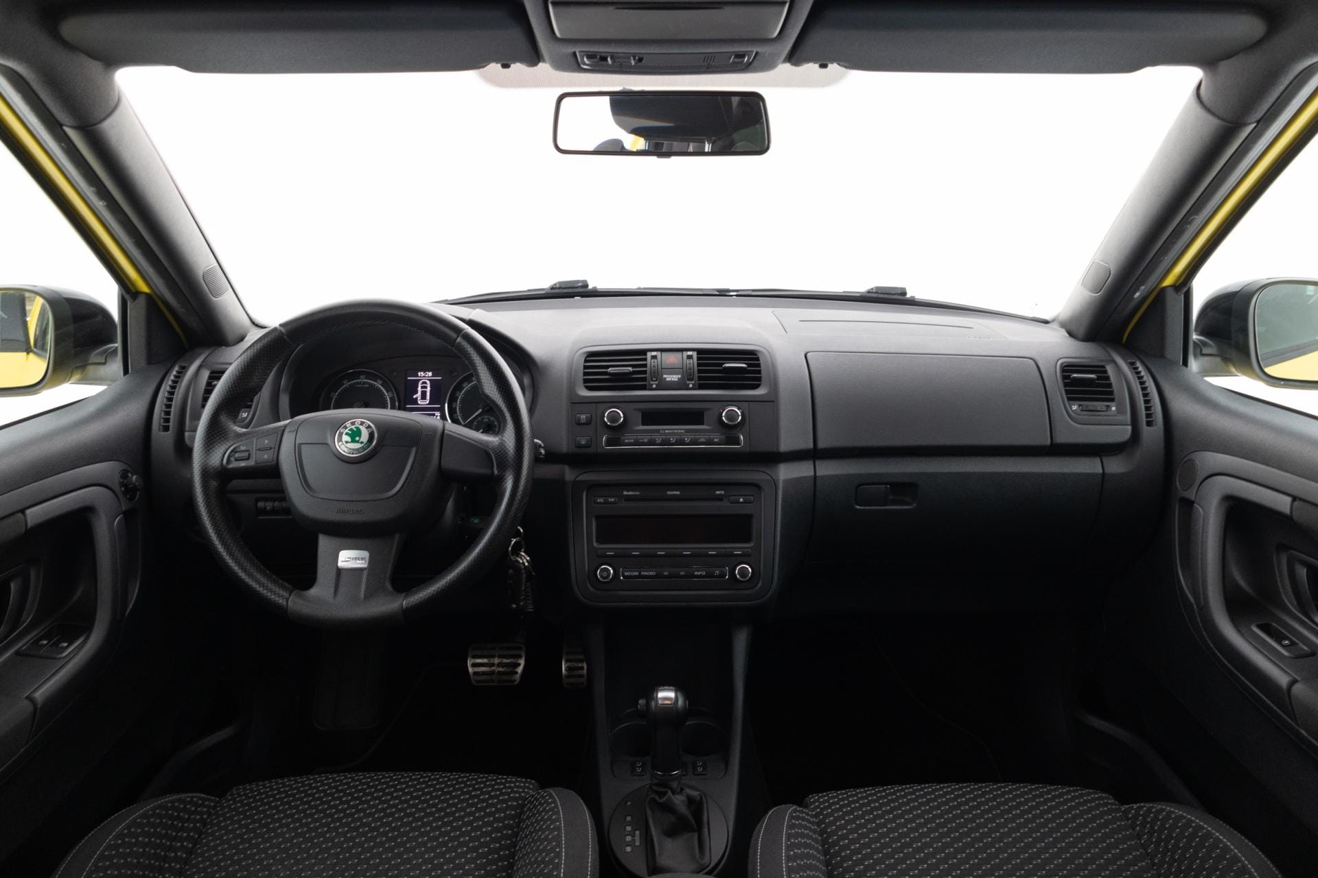 Myydään Skoda Fabia 2011 14