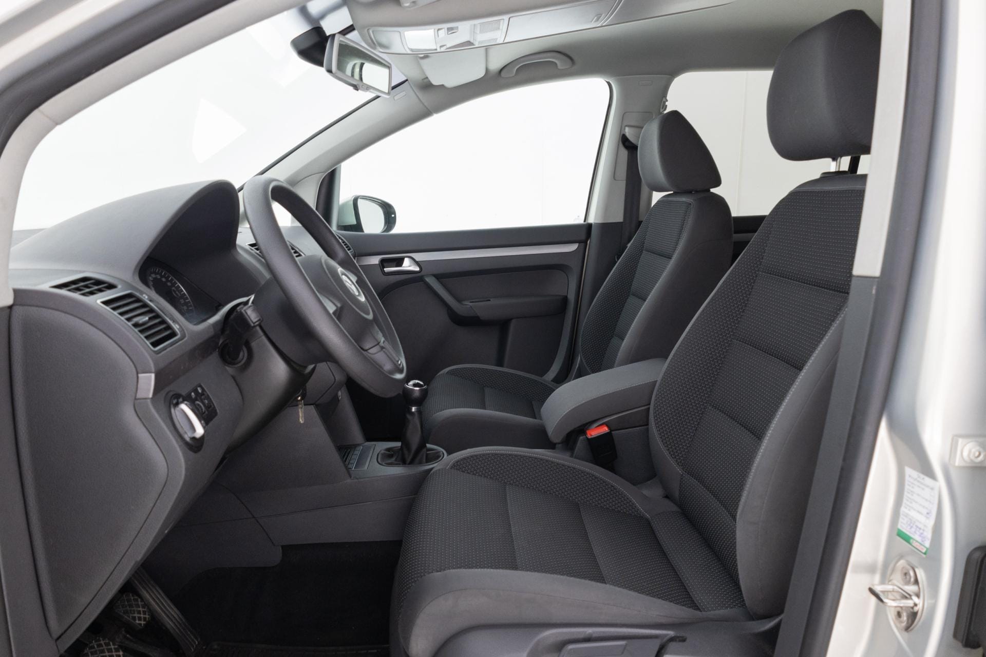 Myydään Volkswagen Touran 2011 10