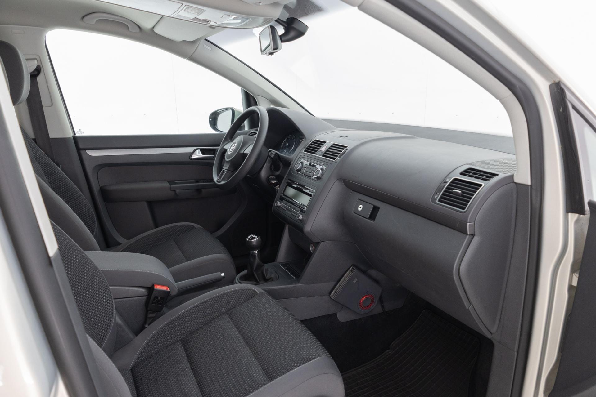 Myydään Volkswagen Touran 2011 14
