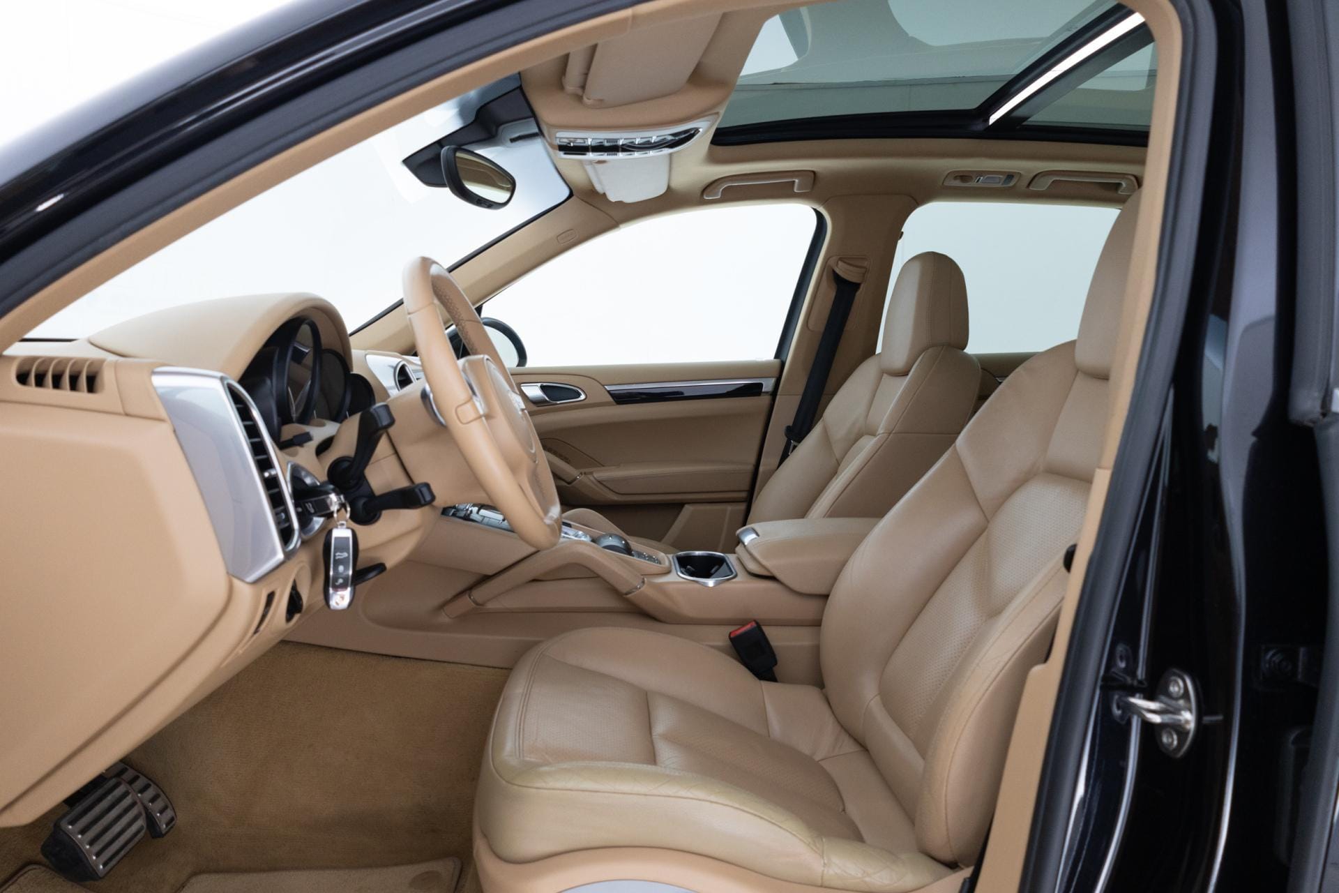 Myydään Porsche Cayenne 2010 11