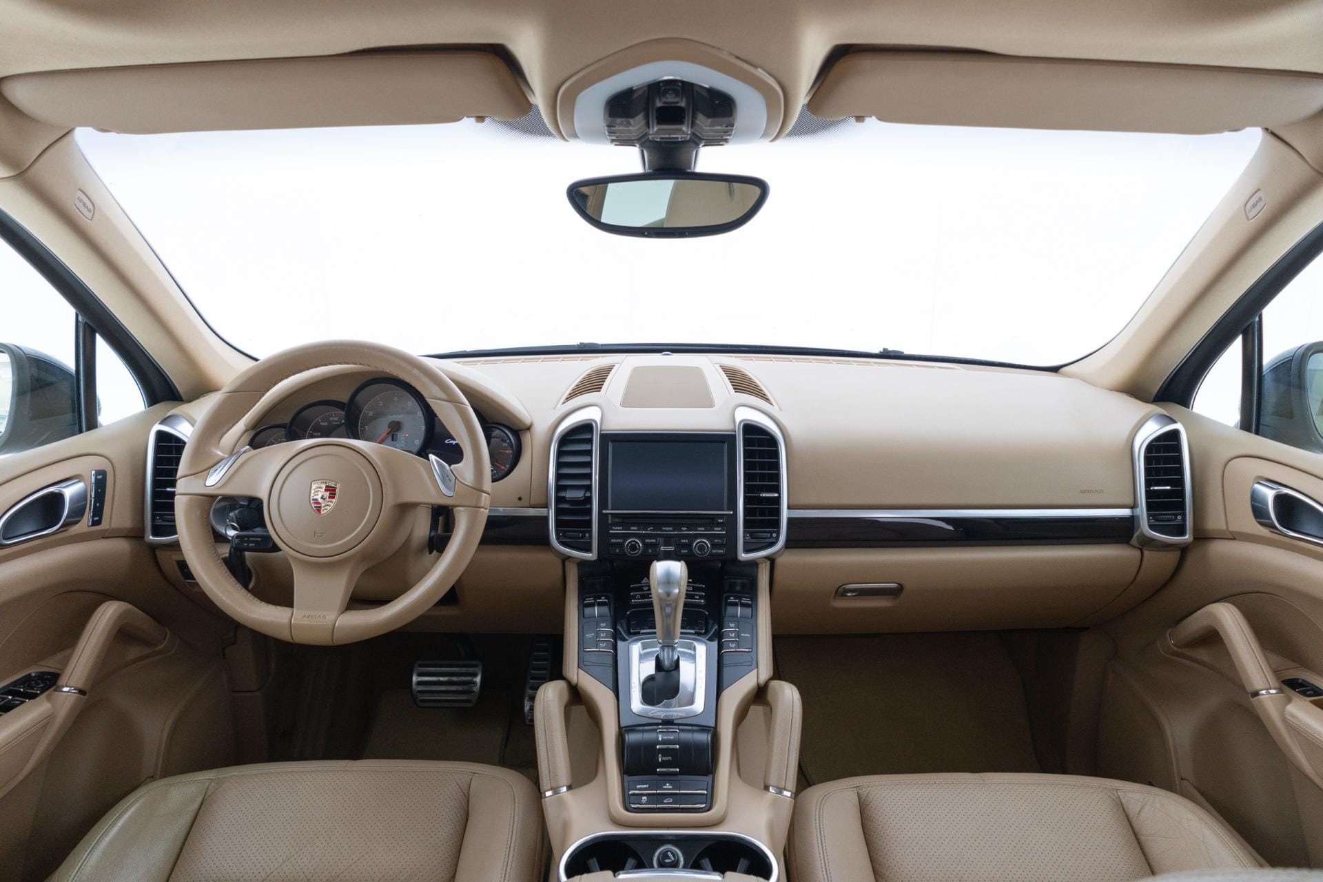 Myydään Porsche Cayenne 2010 16
