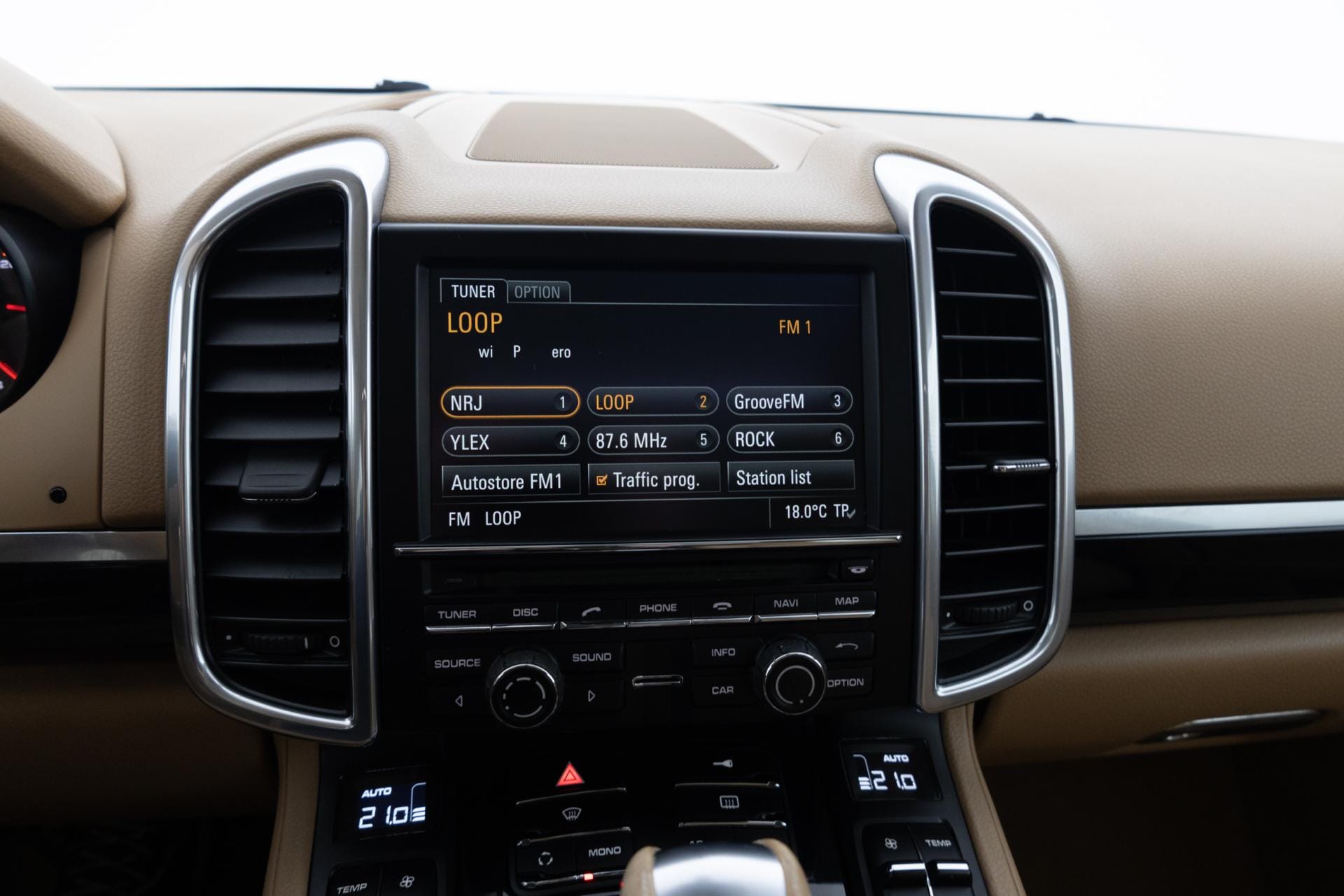 Myydään Porsche Cayenne 2010 19