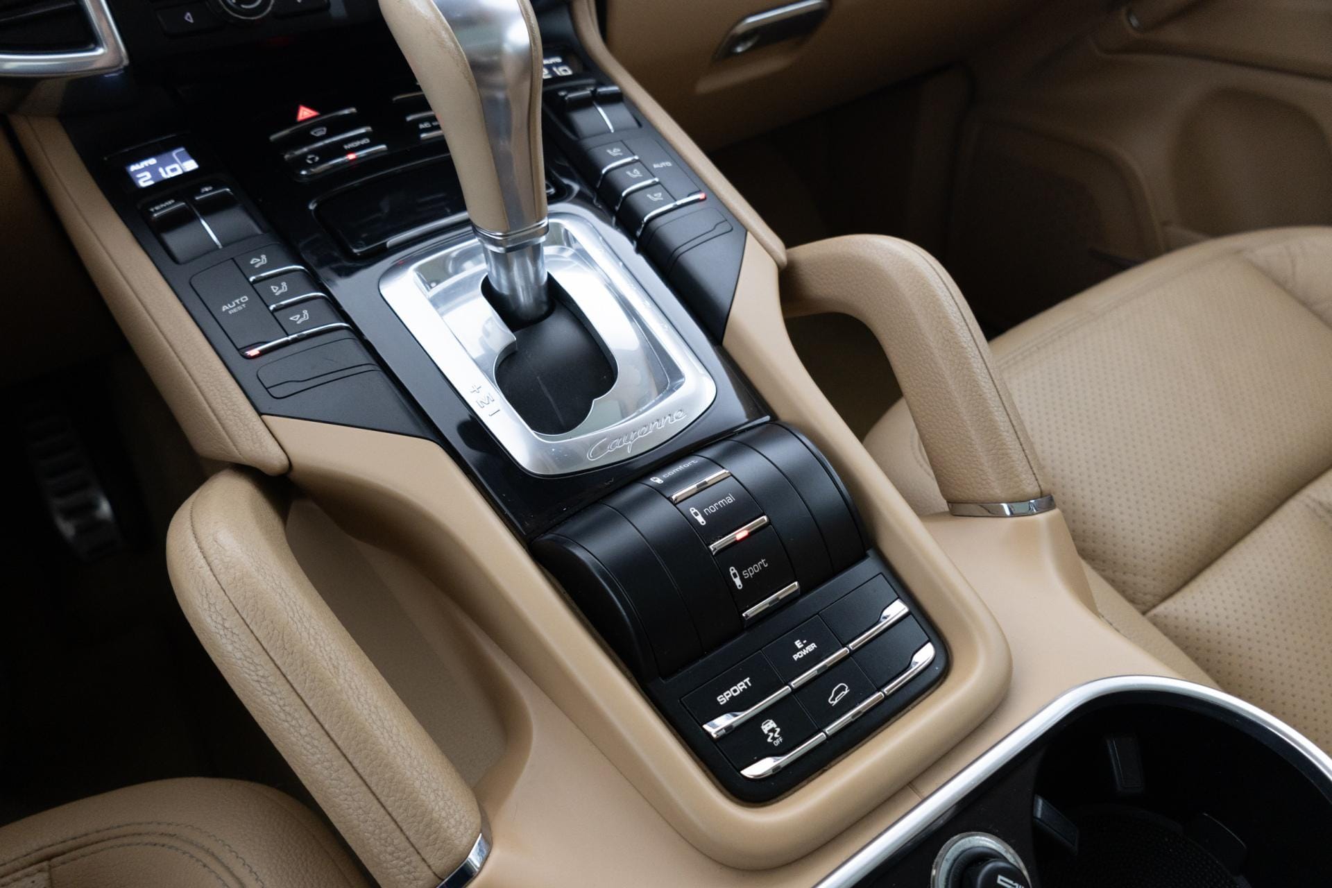 Myydään Porsche Cayenne 2010 18