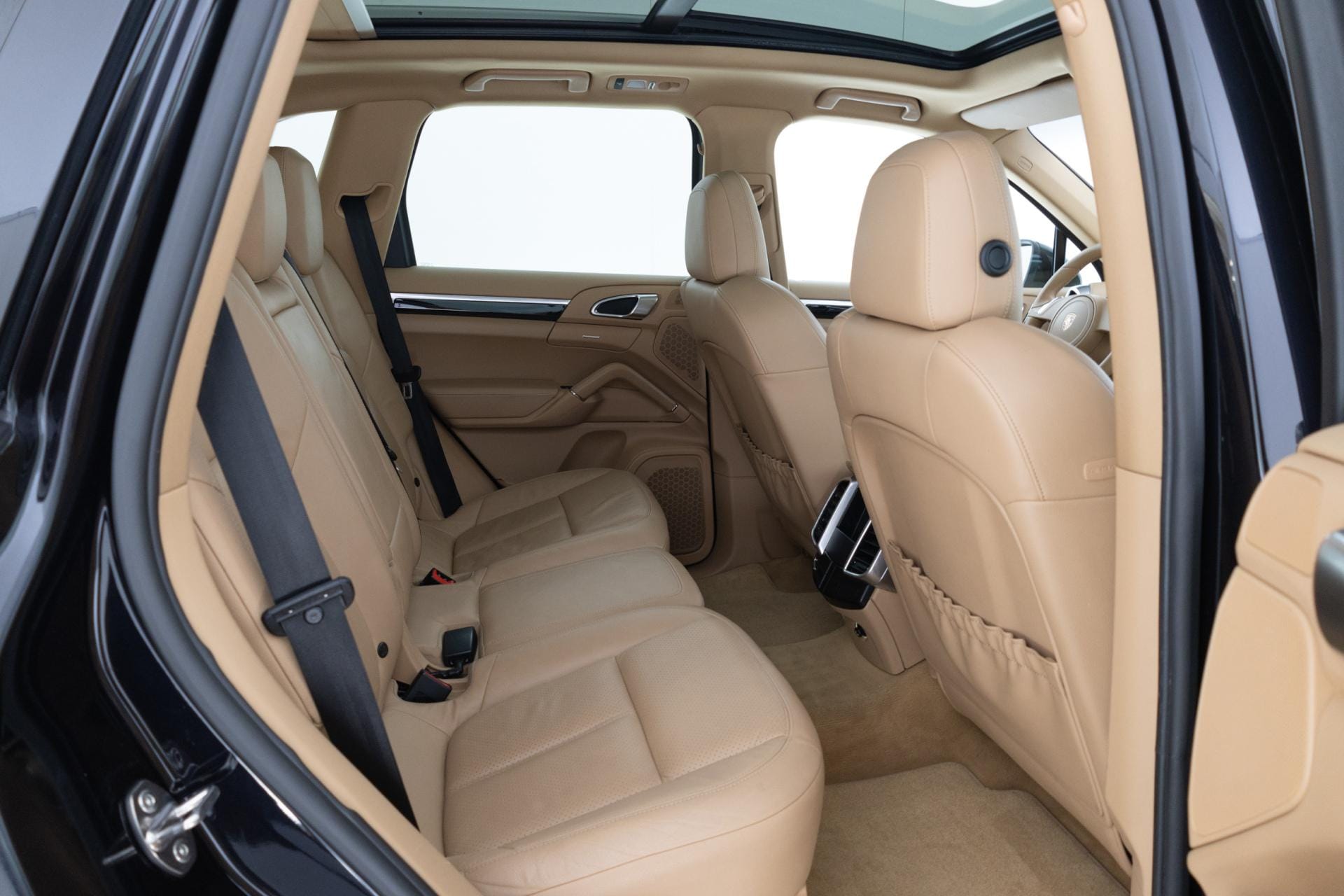 Myydään Porsche Cayenne 2010 14