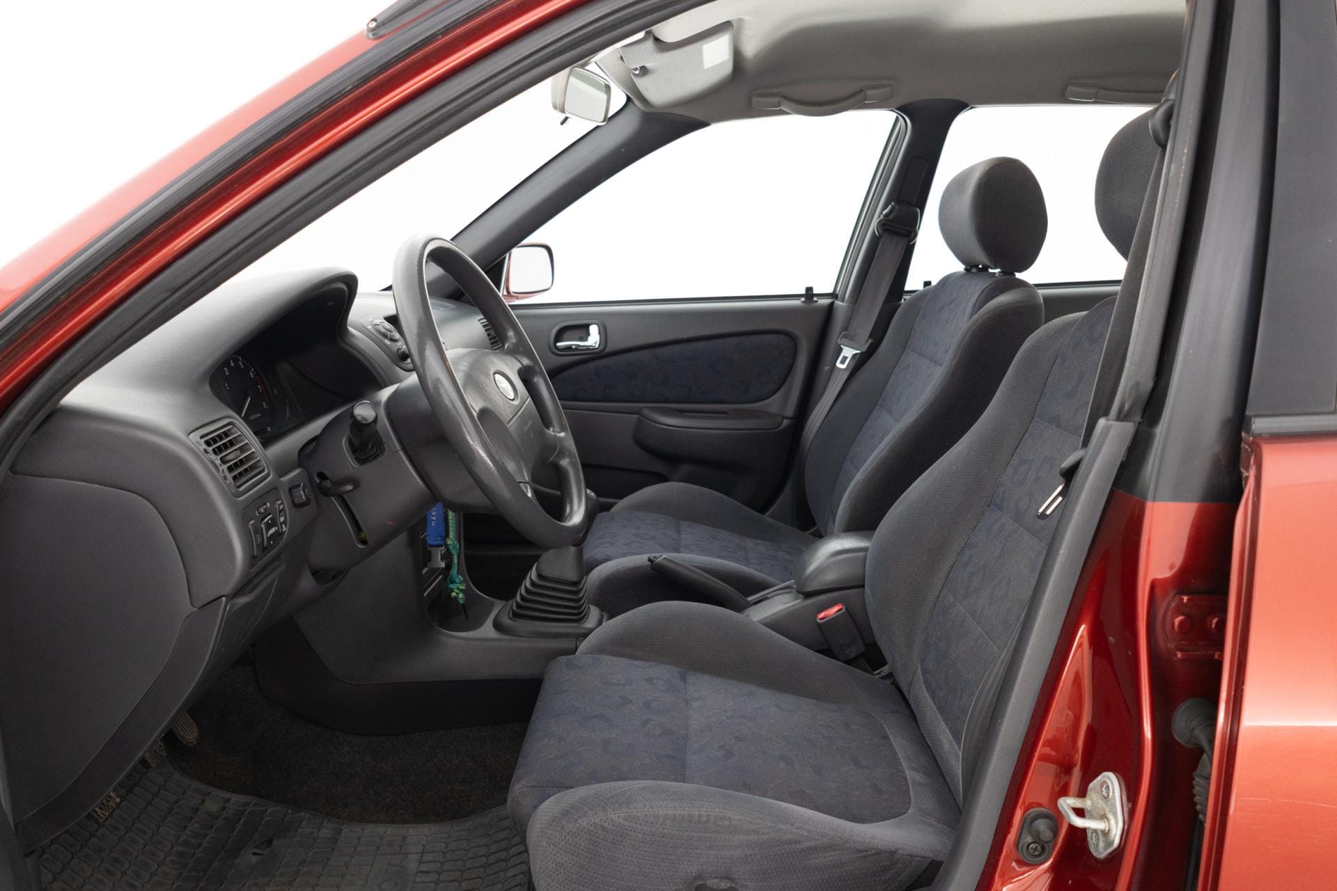 Myydään Toyota Corolla 2000 10