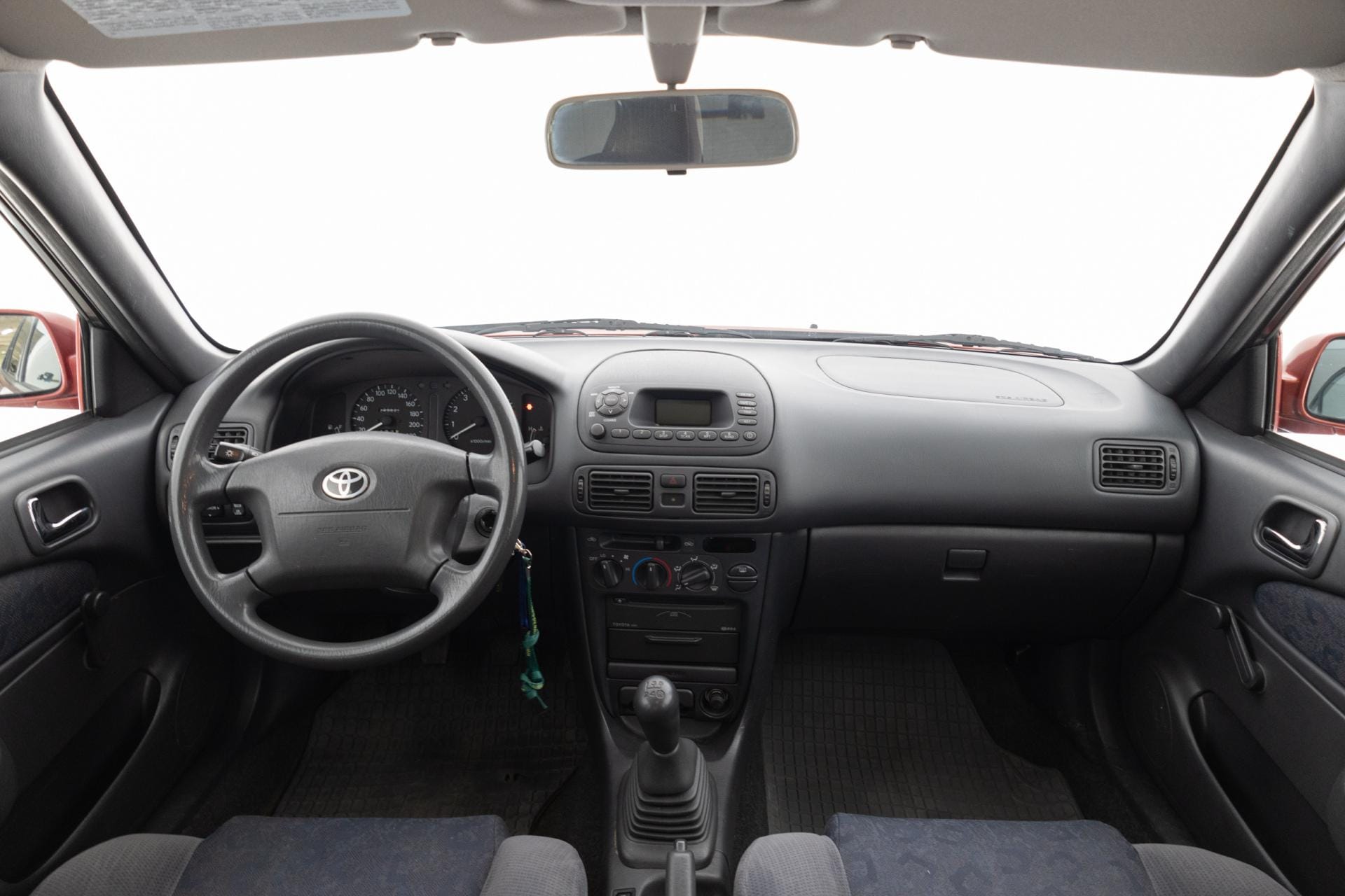 Myydään Toyota Corolla 2000 13
